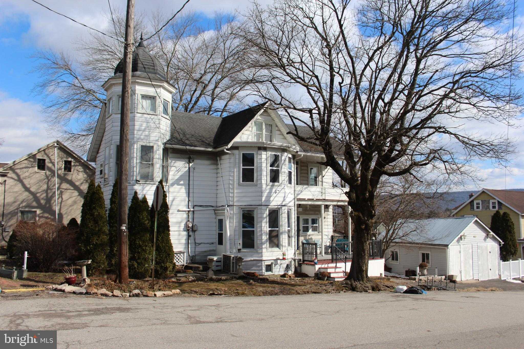 2 E Grand Ave photo 73