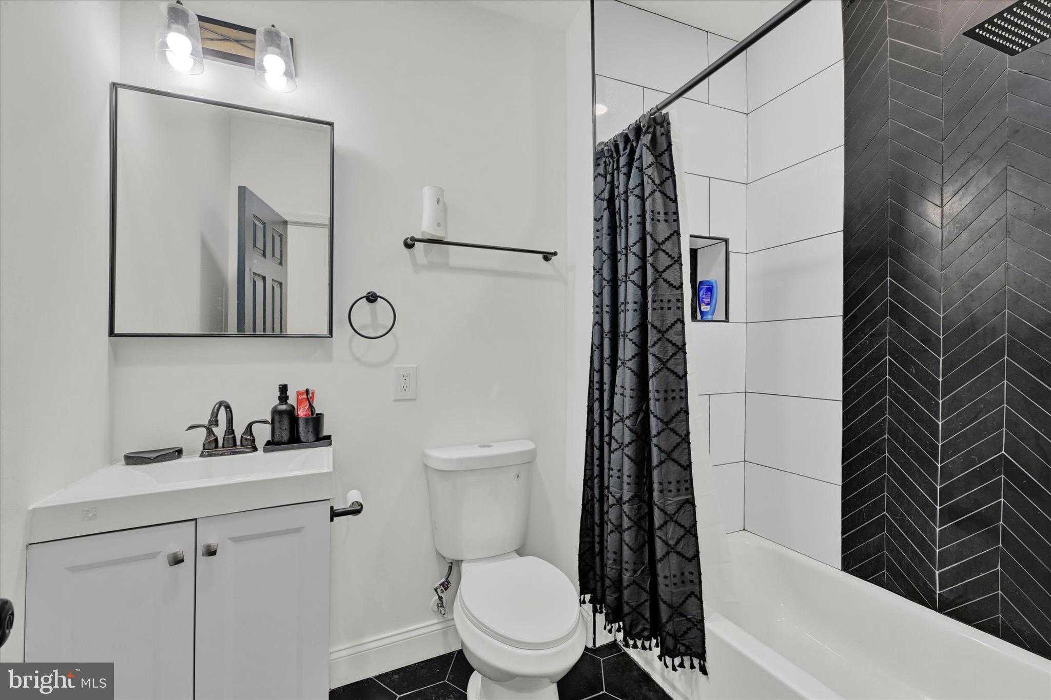 1748 N Chester St photo 15