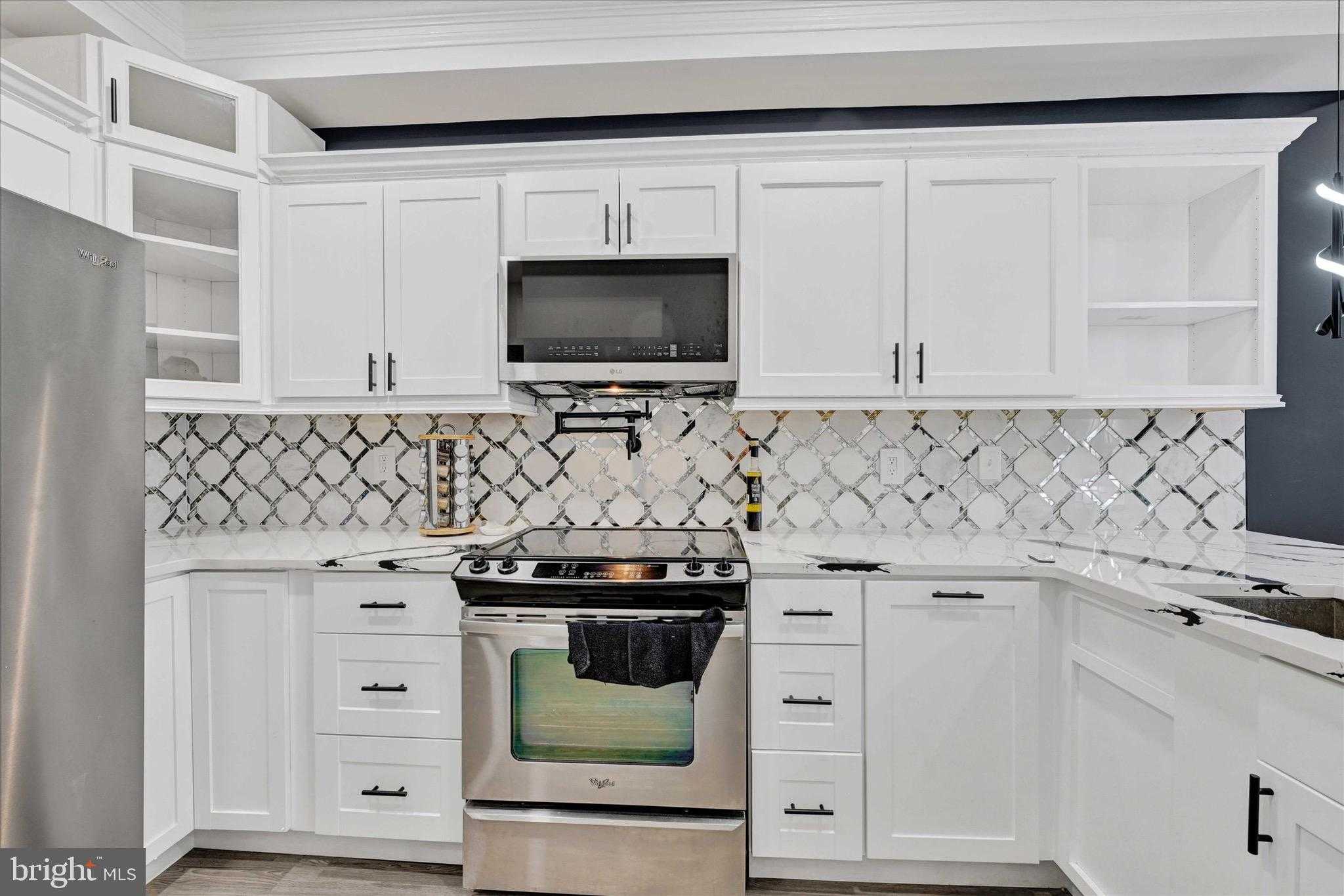 1748 N Chester St photo 9