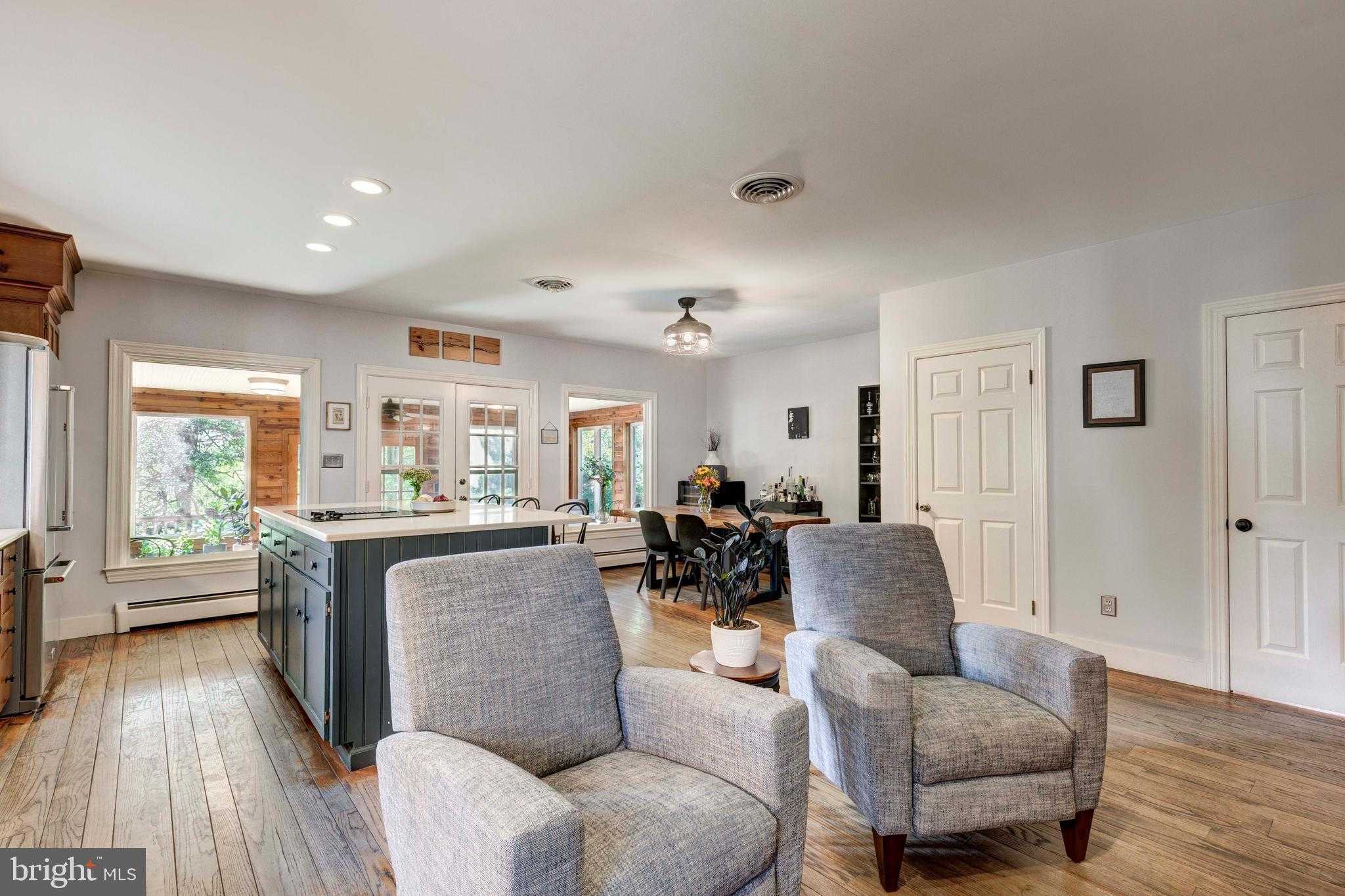 49 N Court St photo 35