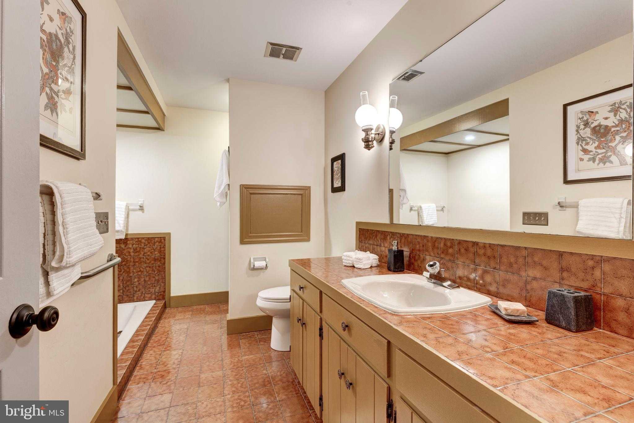 49 N Court St photo 55