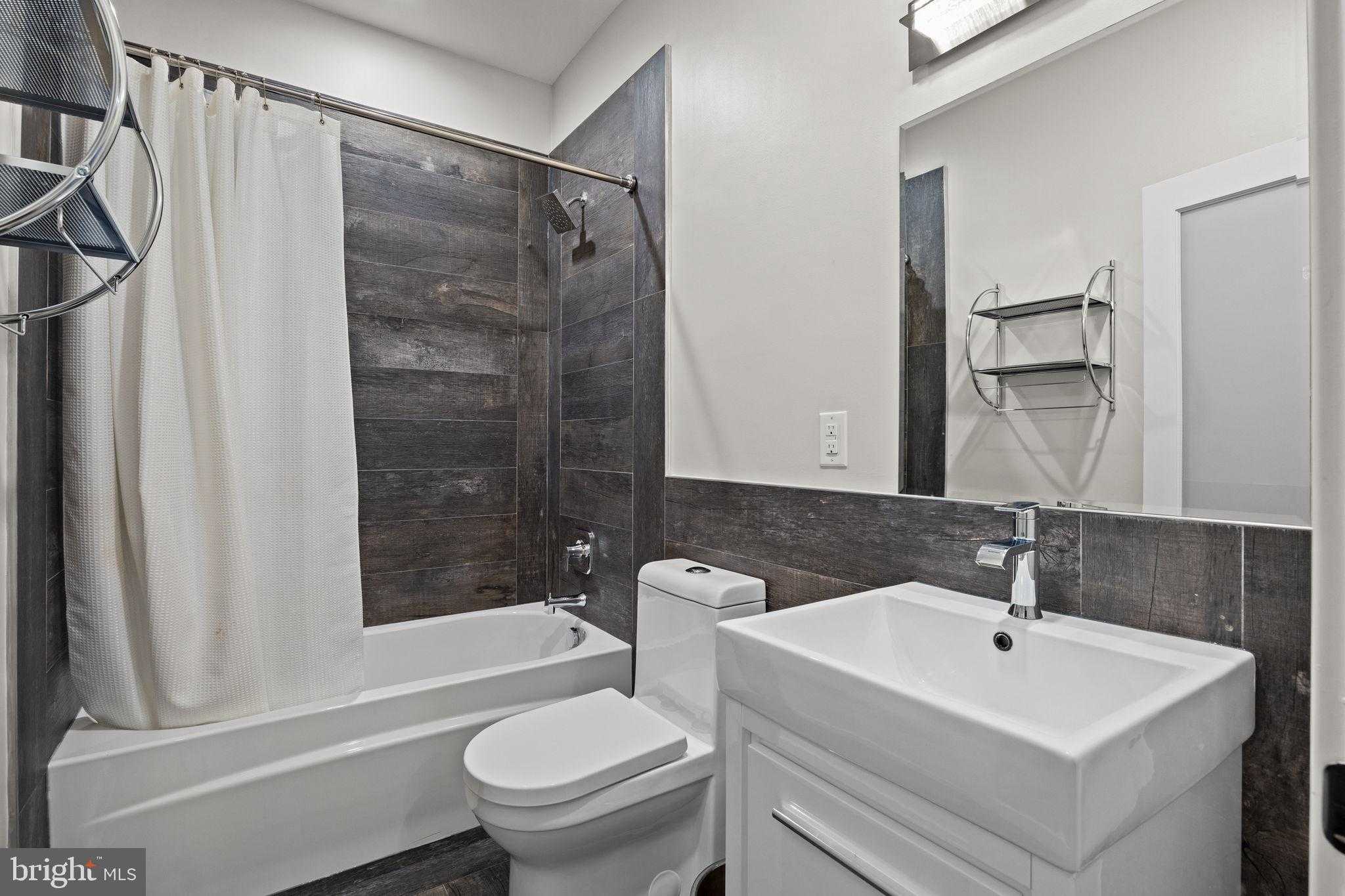 2106 Spring St photo 31