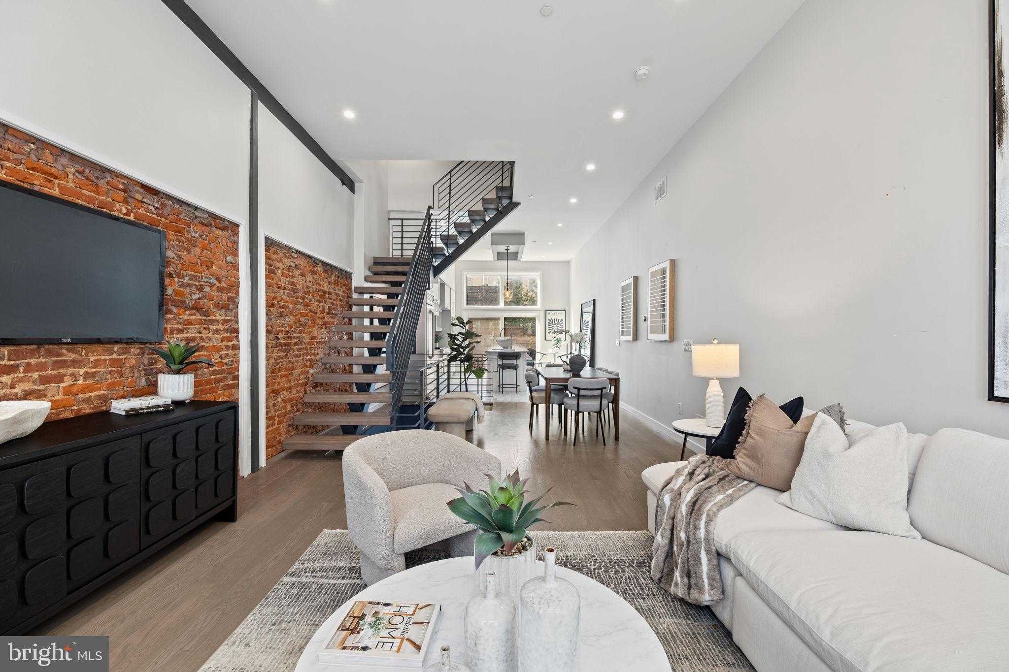 2106 Spring St photo 8