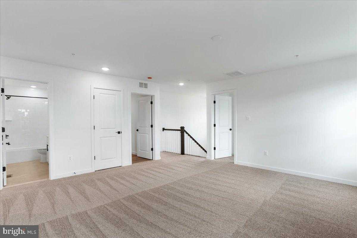 13710 Pulaski Dr photo 25