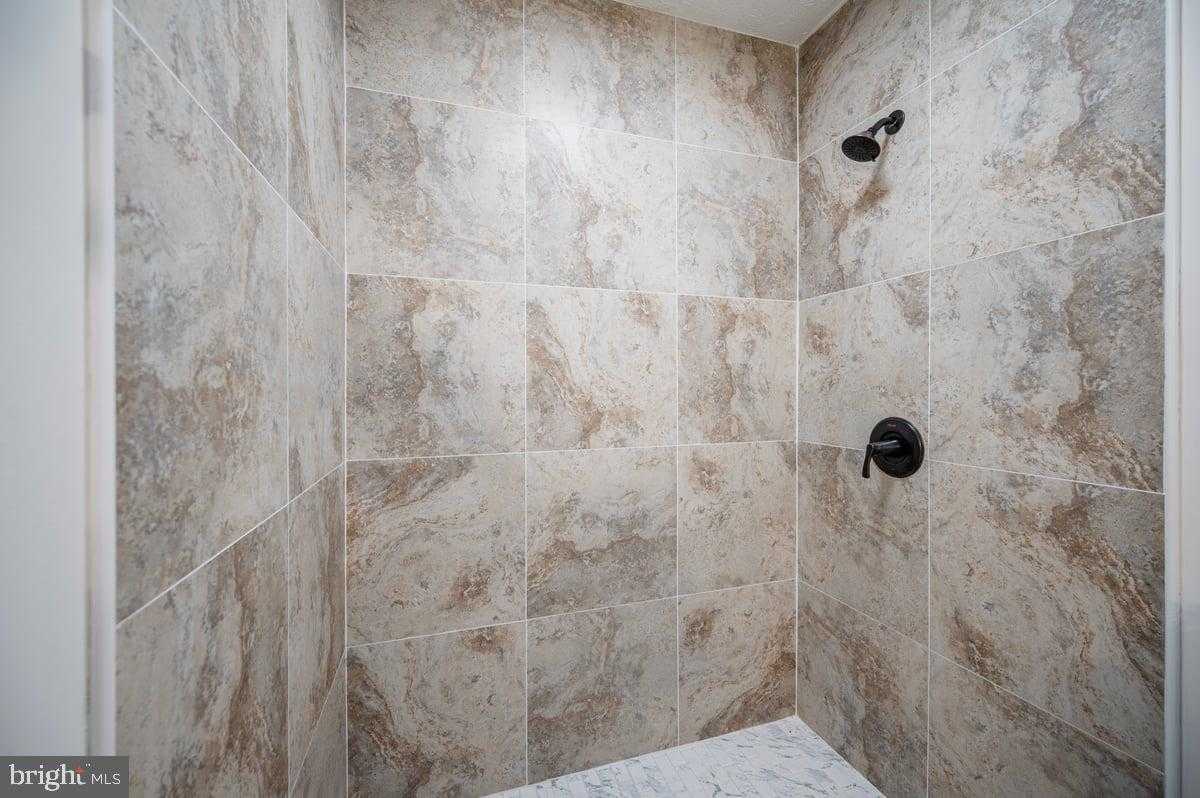 185 Pond Point Ave photo 10