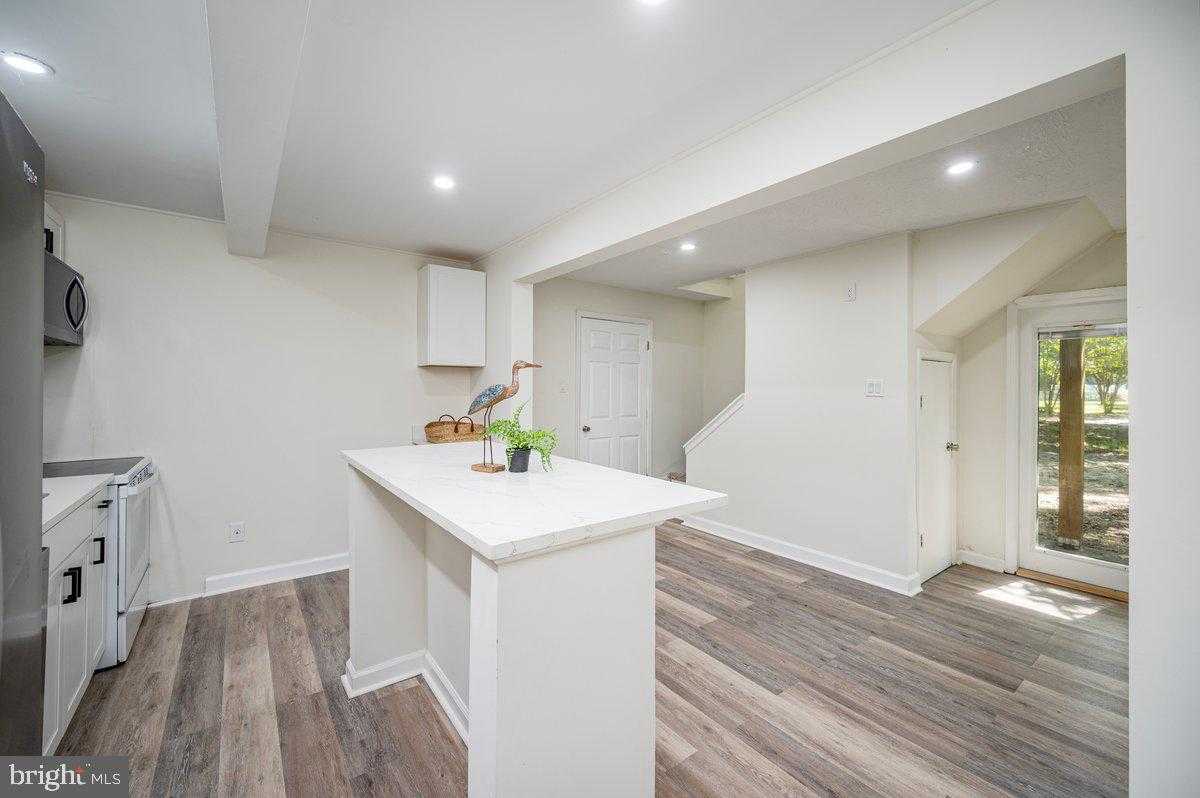 185 Pond Point Ave photo 18