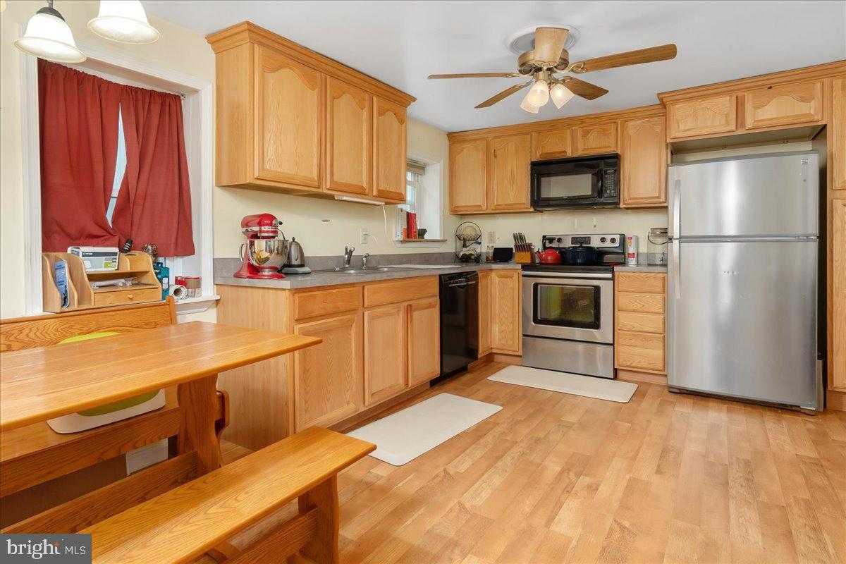 4402 Main St photo 9