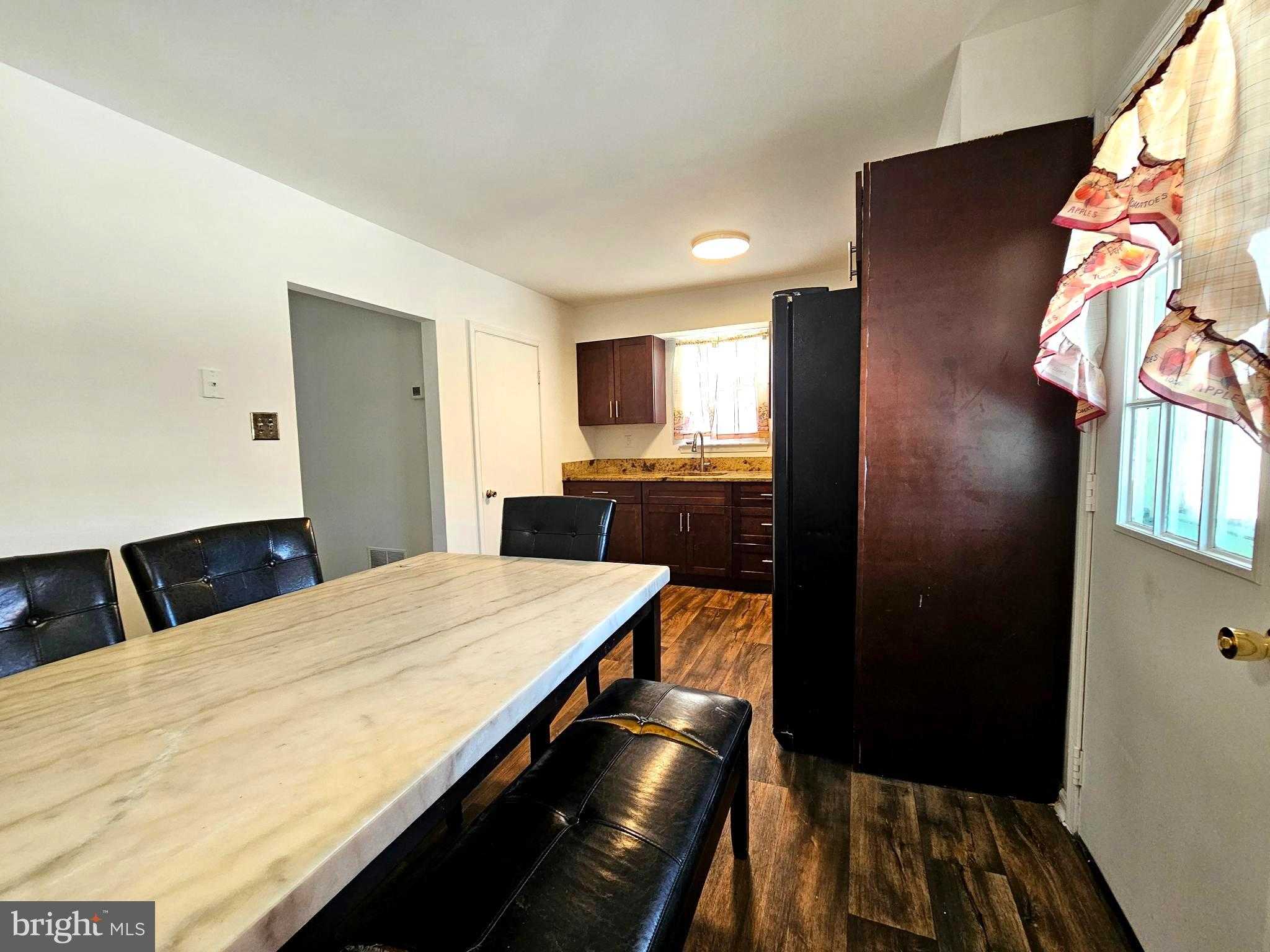 531 Pershing Ave photo 6