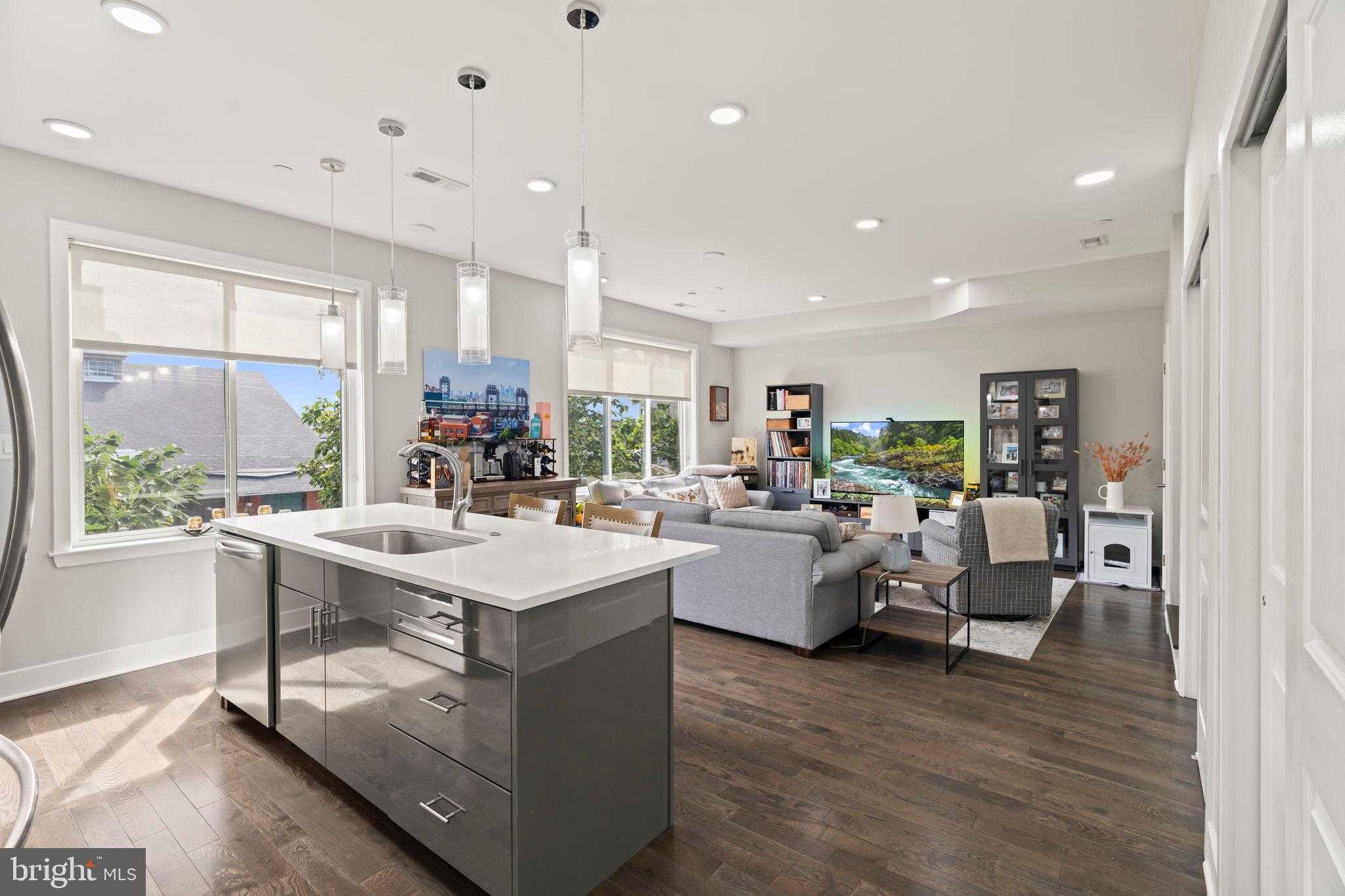 1436 Montrose St # D photo 2