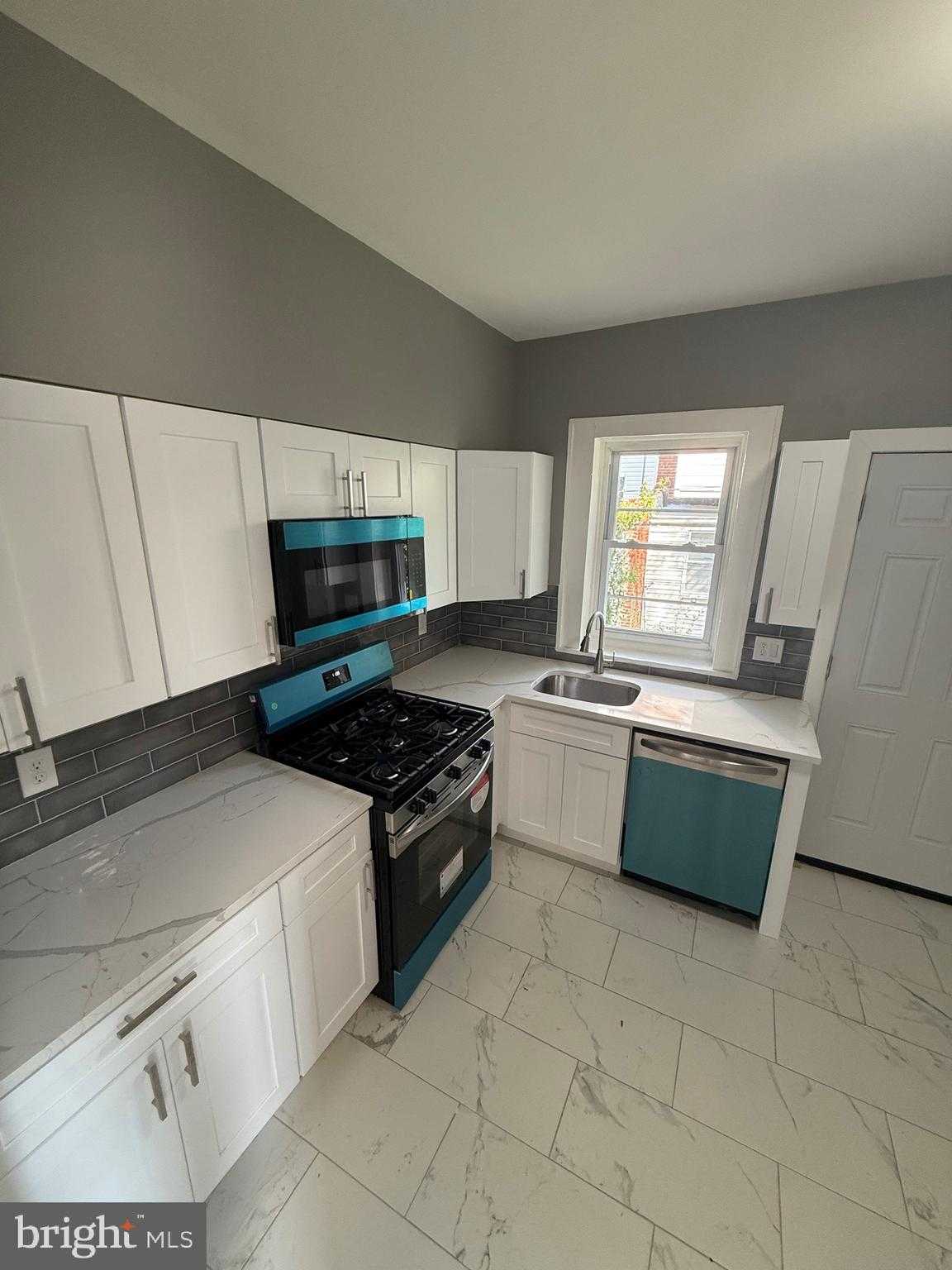 5717 Addison St photo 5