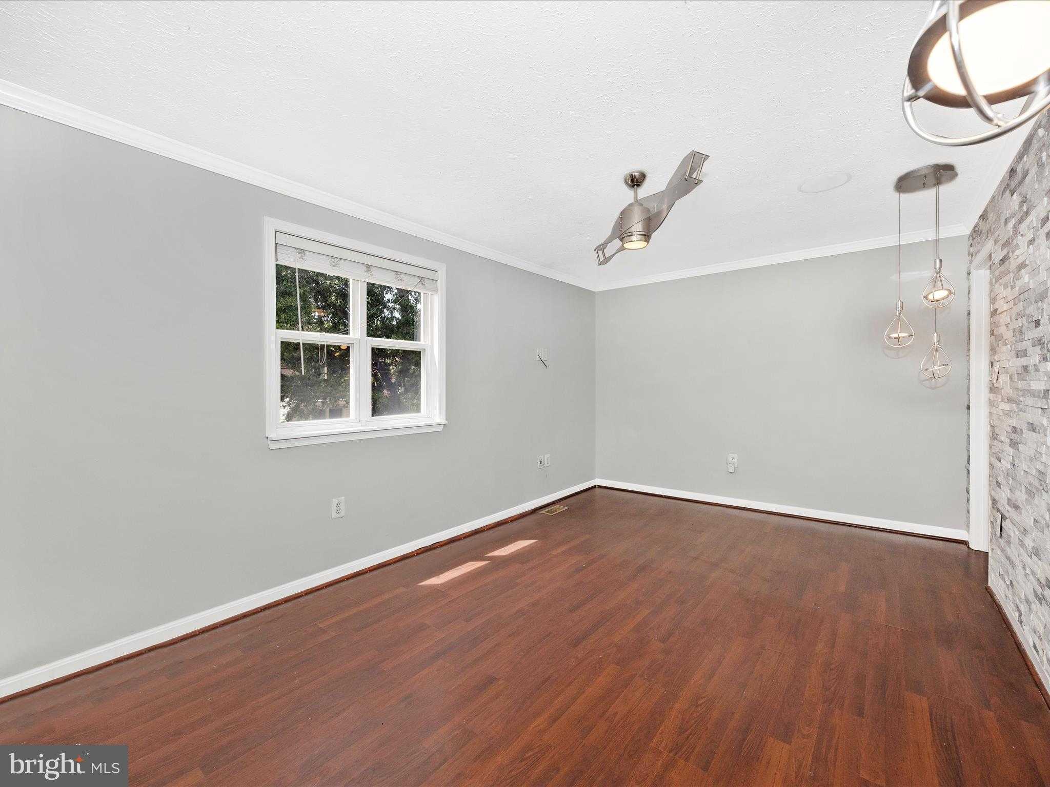 2584 Sussex CT photo 27