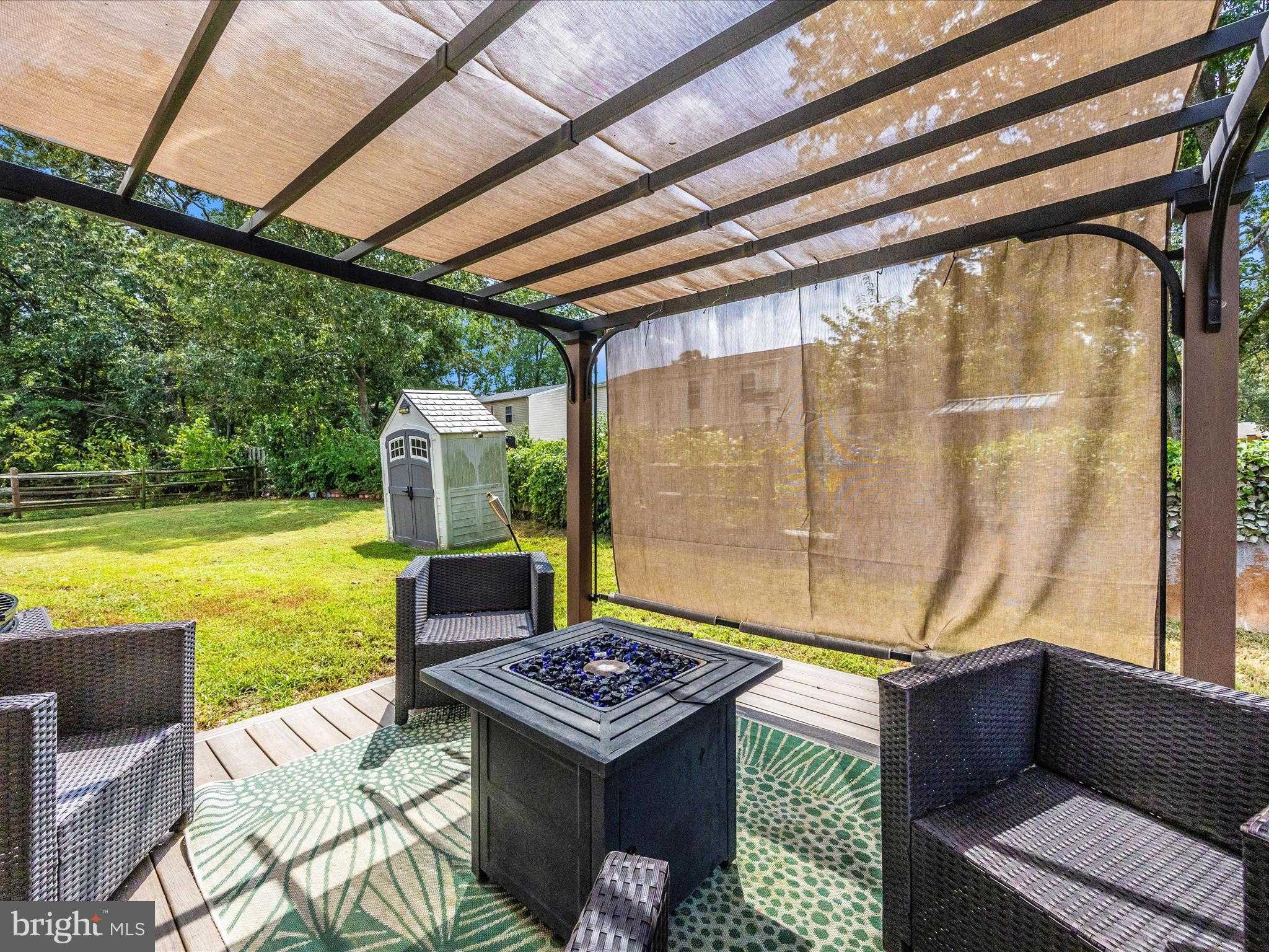 2584 Sussex CT photo 40