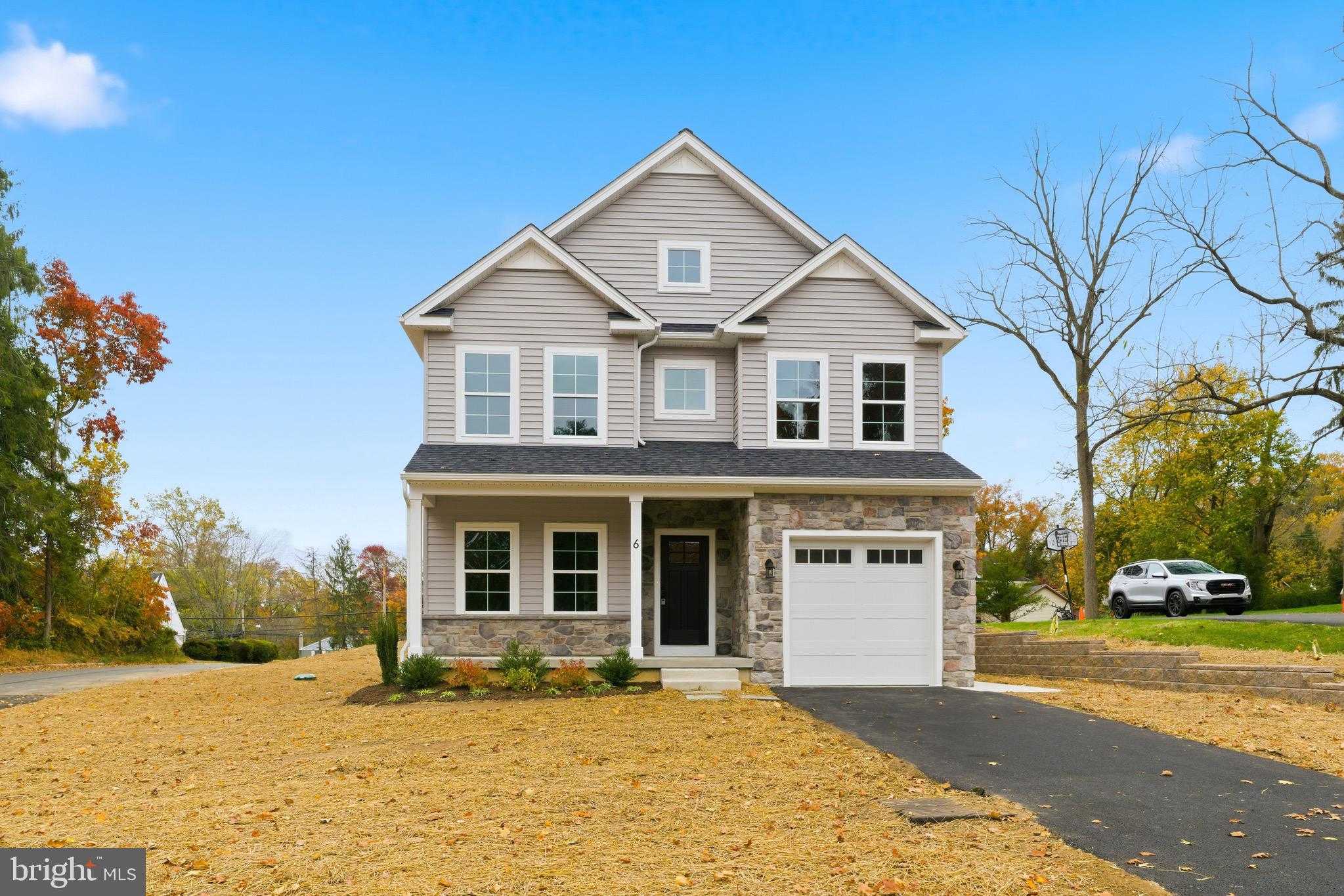 10 Claremont Blvd photo 5