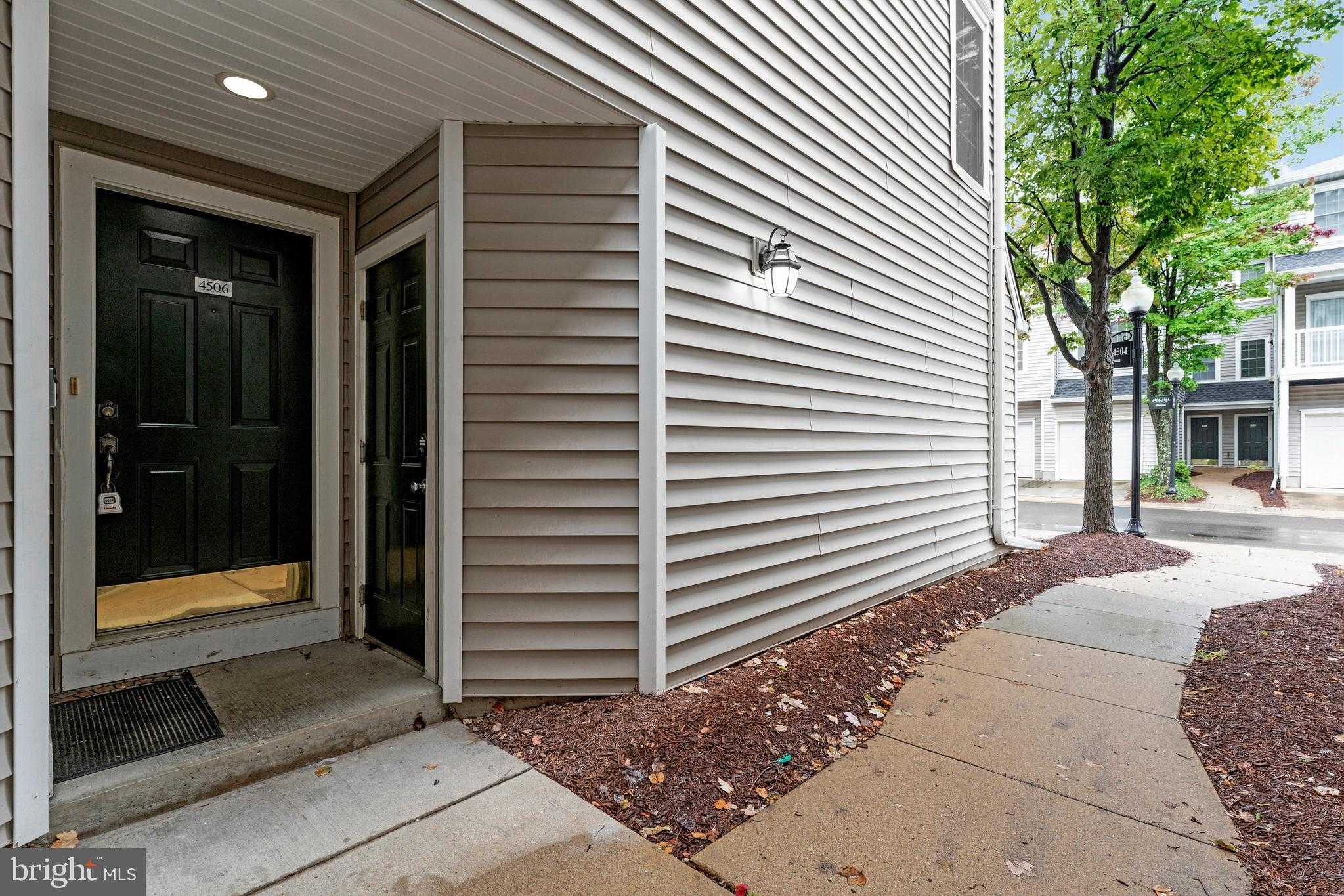 4506 Superior Sq photo 2