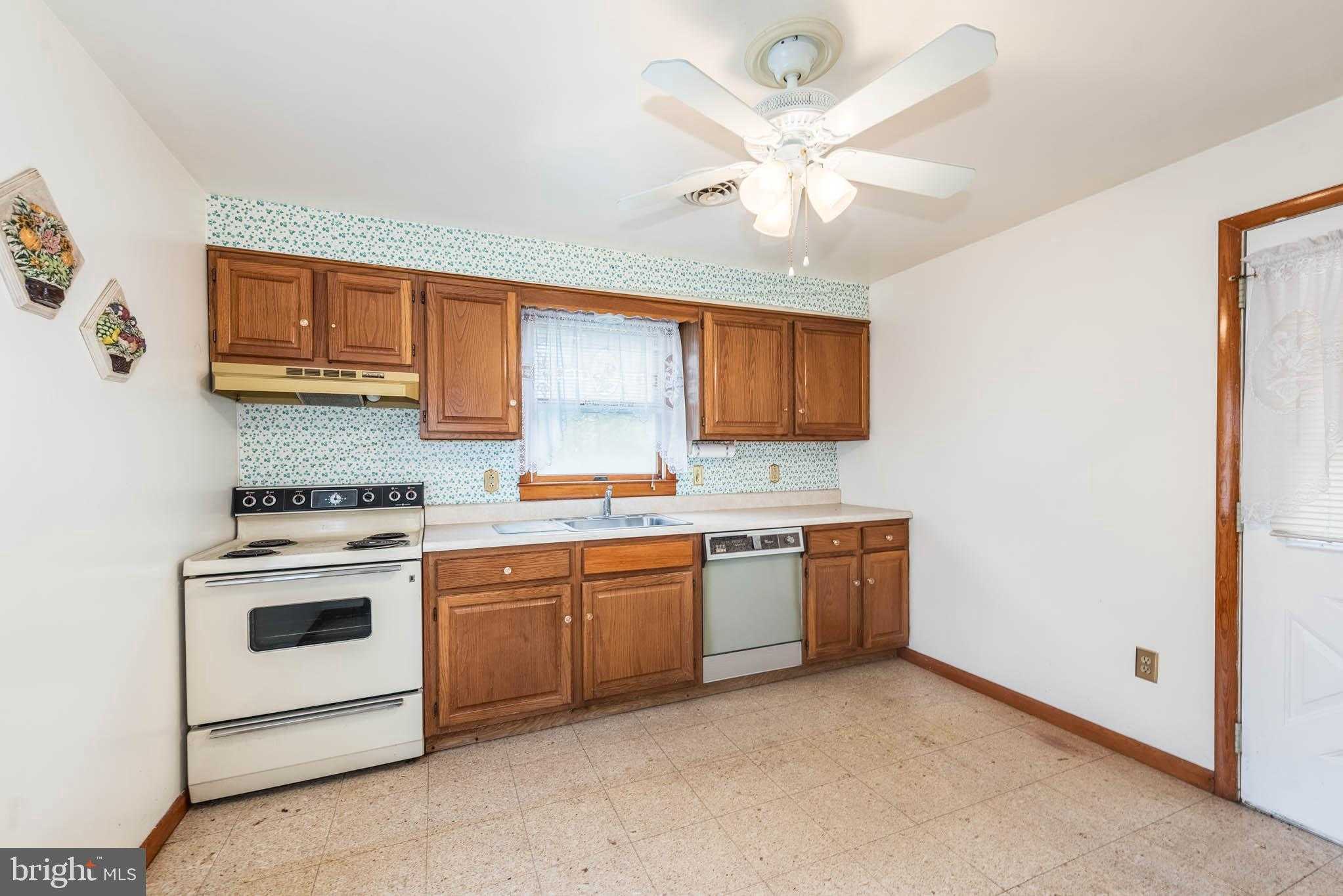 3417 E Joppa Rd photo 25