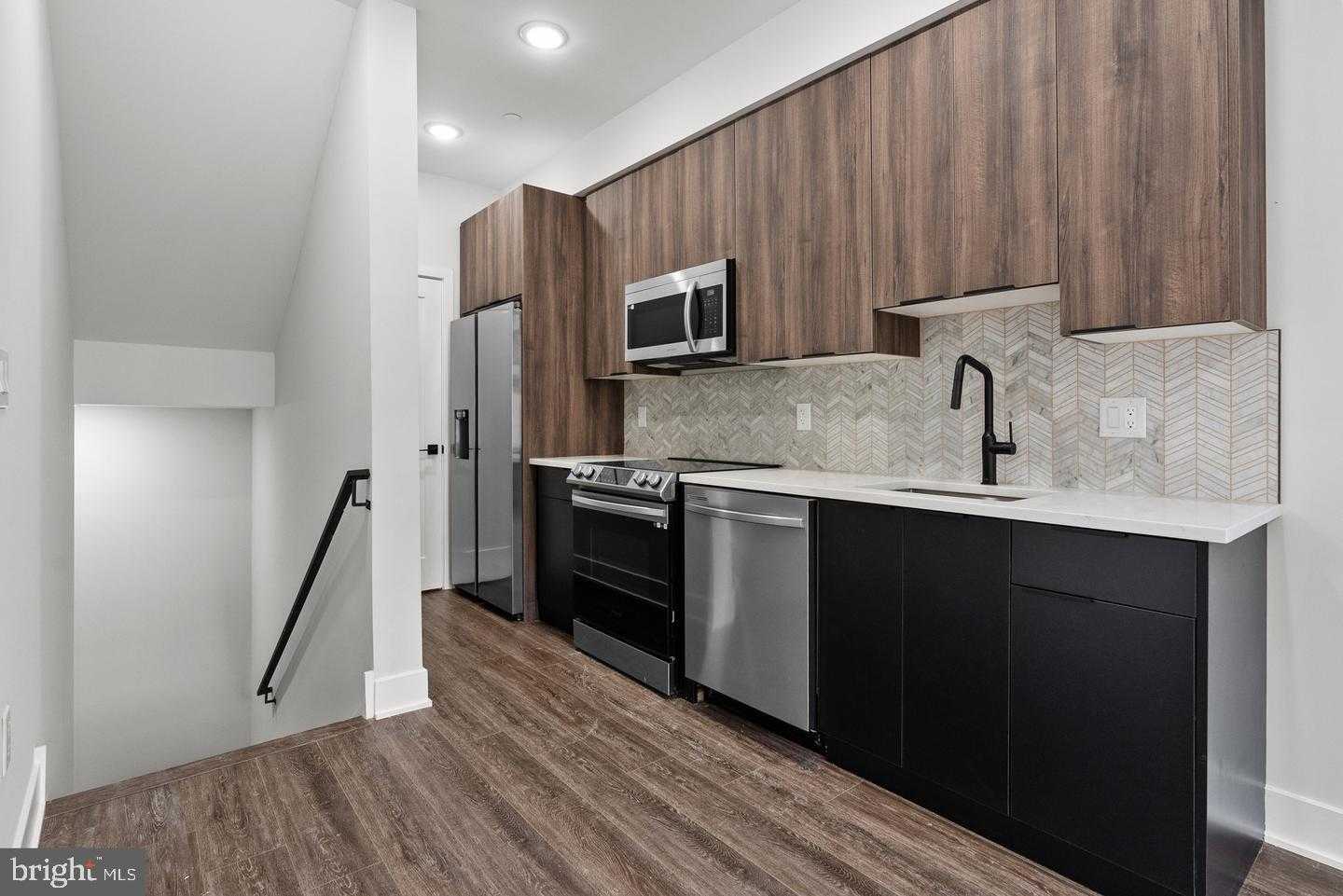 2146 N Front St photo 4