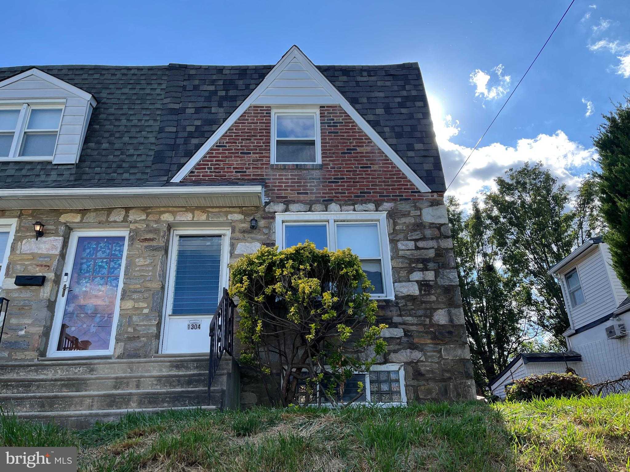 1304 Faunce St photo 2