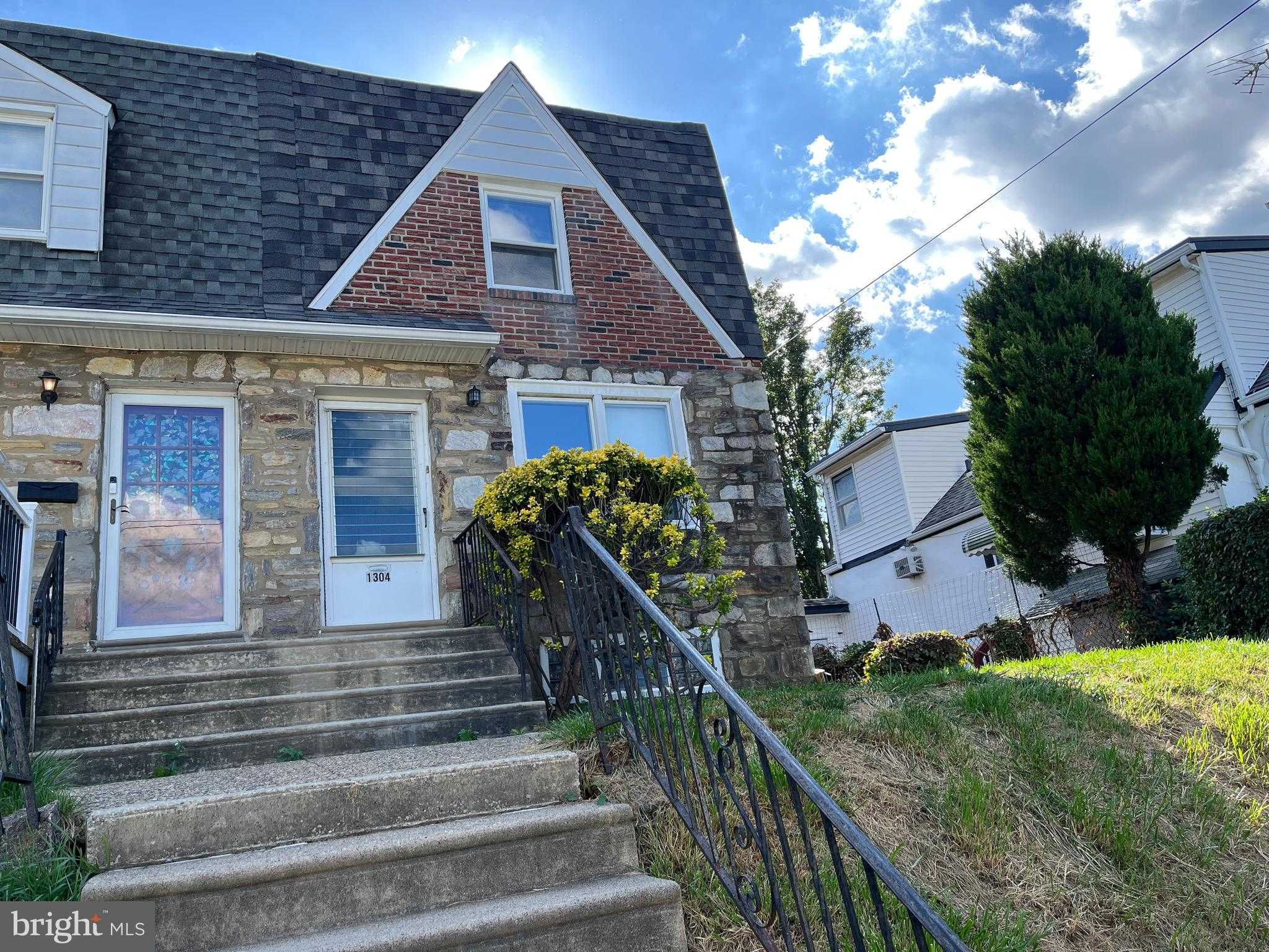 1304 Faunce St photo 3