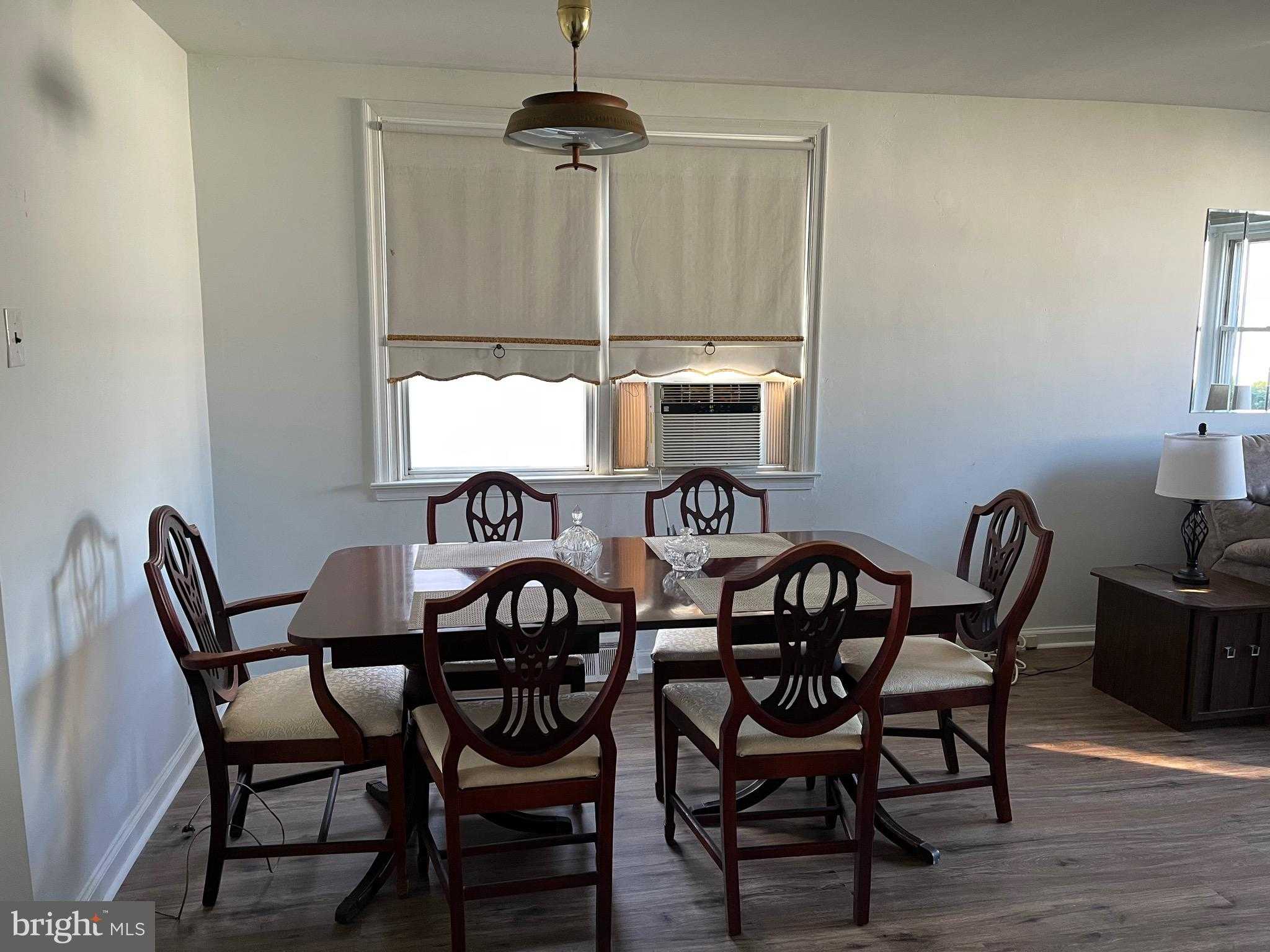 1304 Faunce St photo 8