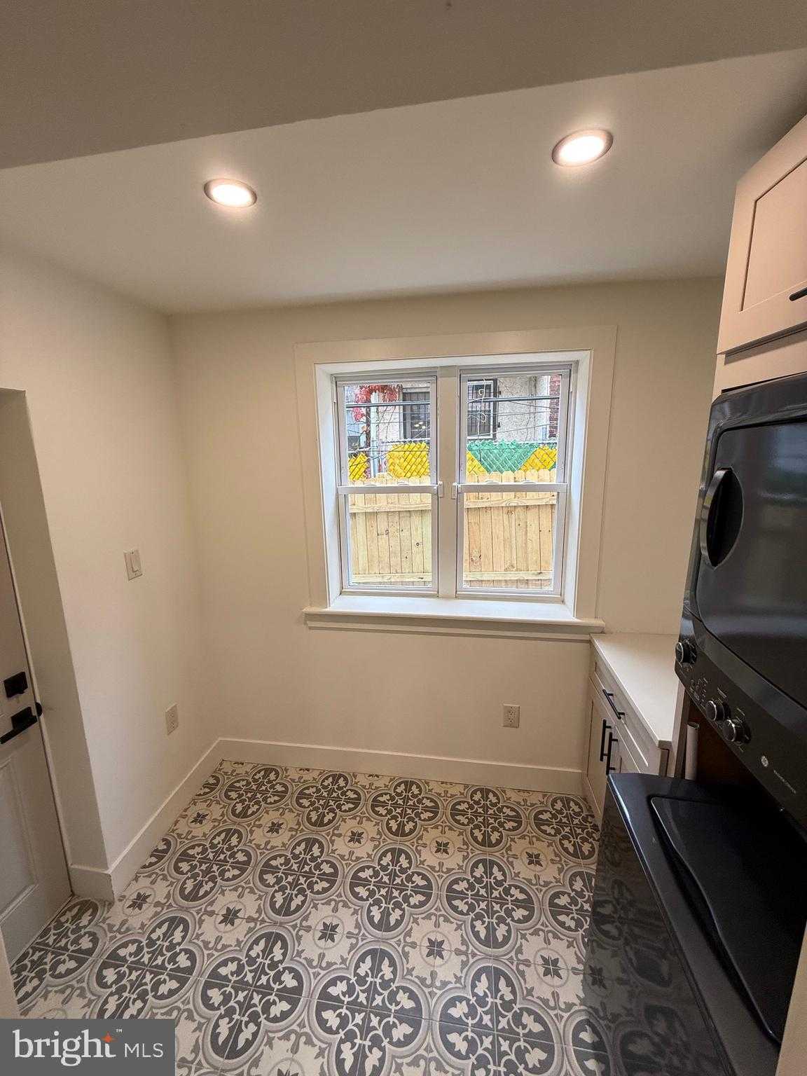 1329 N Dover St photo 10