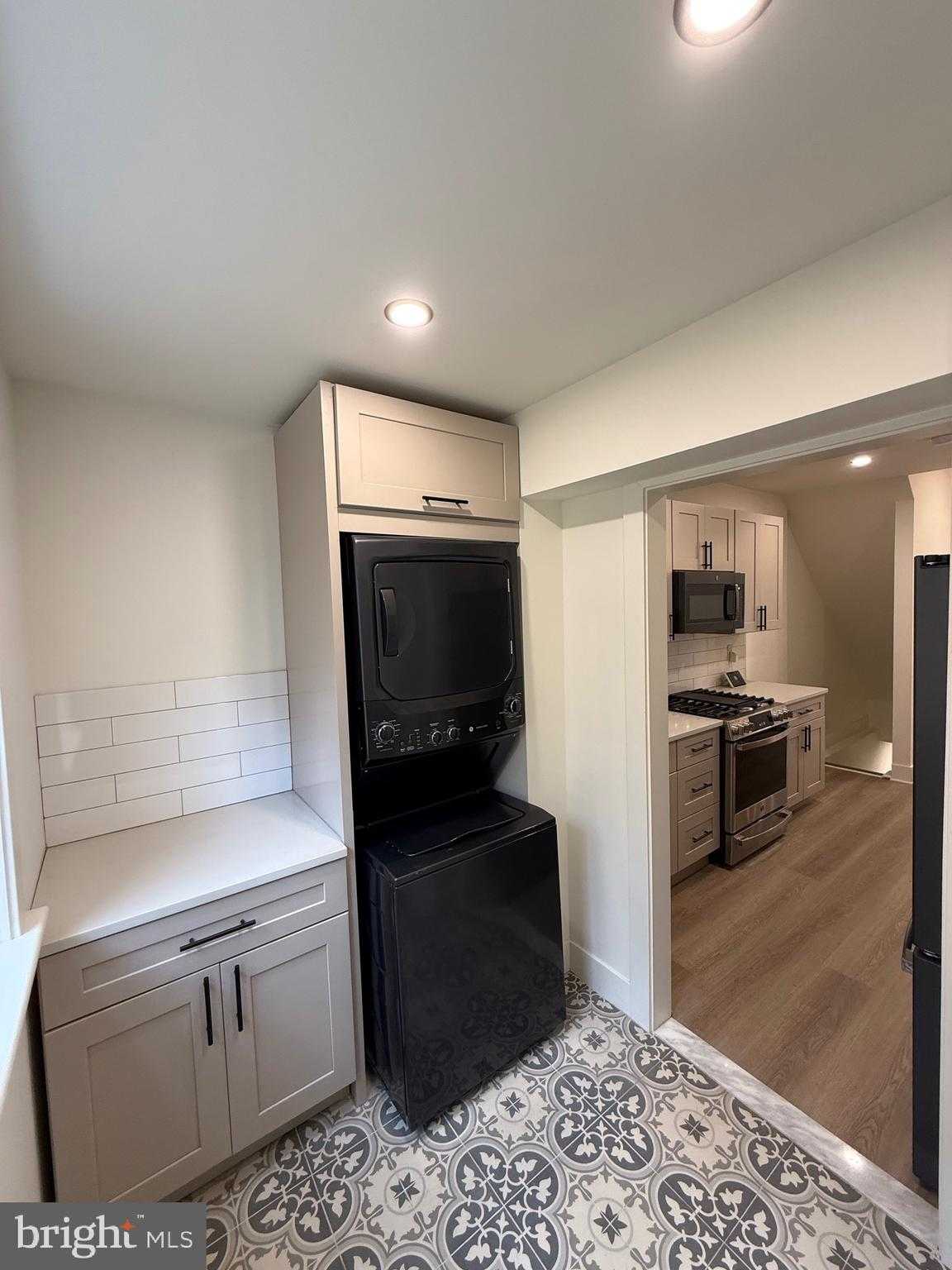 1329 N Dover St photo 11