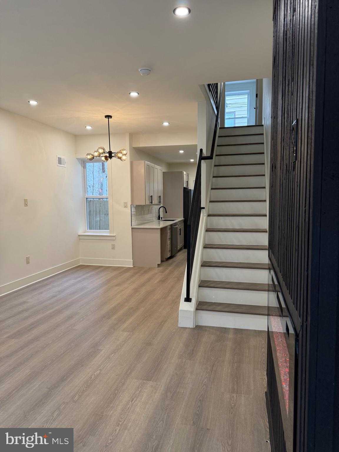 1329 N Dover St photo 2