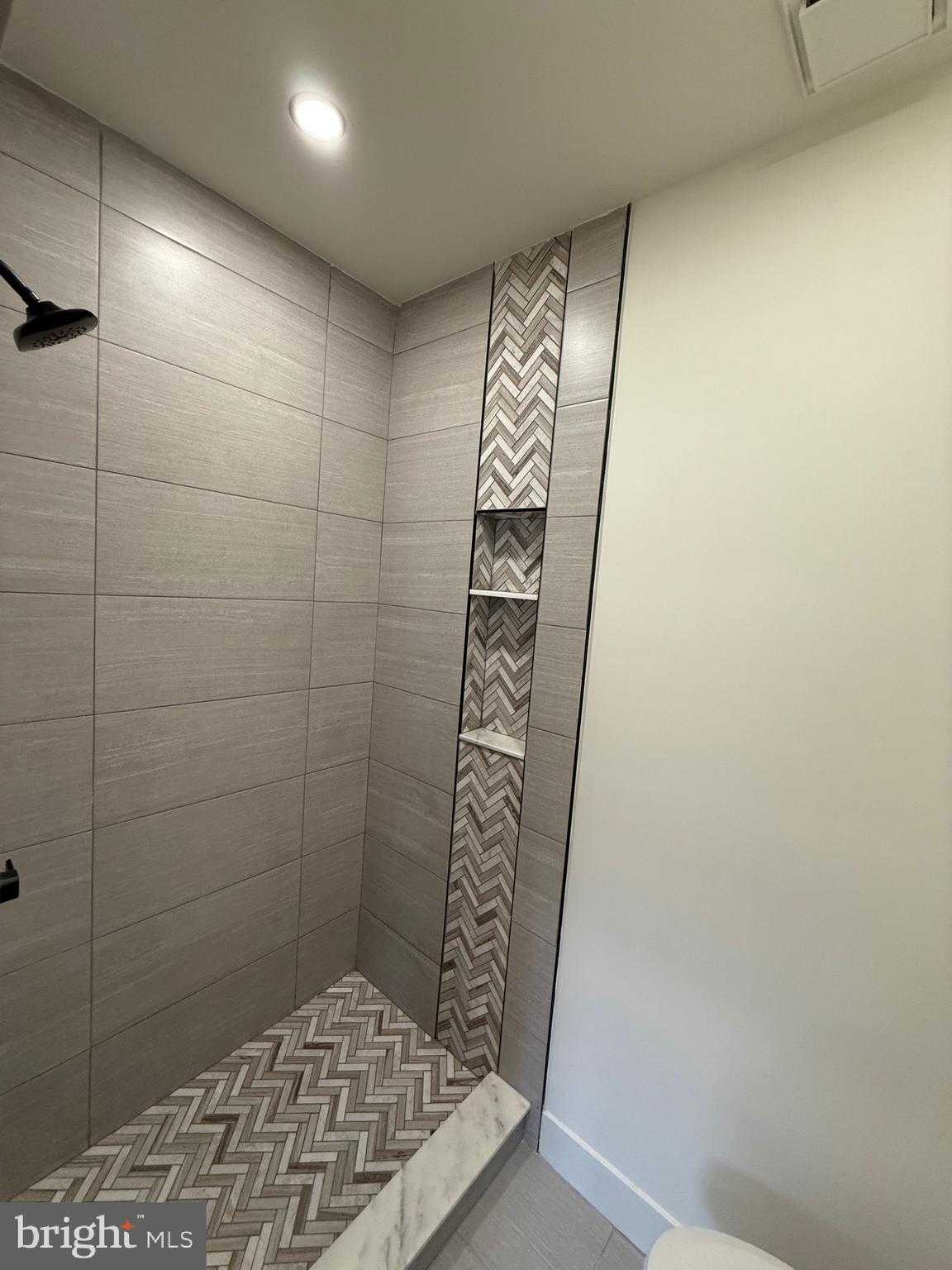 1329 N Dover St photo 20