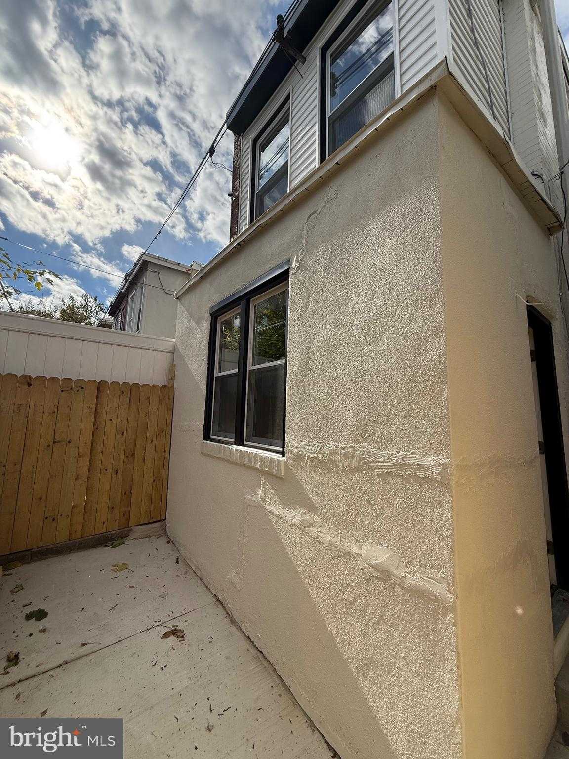 1329 N Dover St photo 26