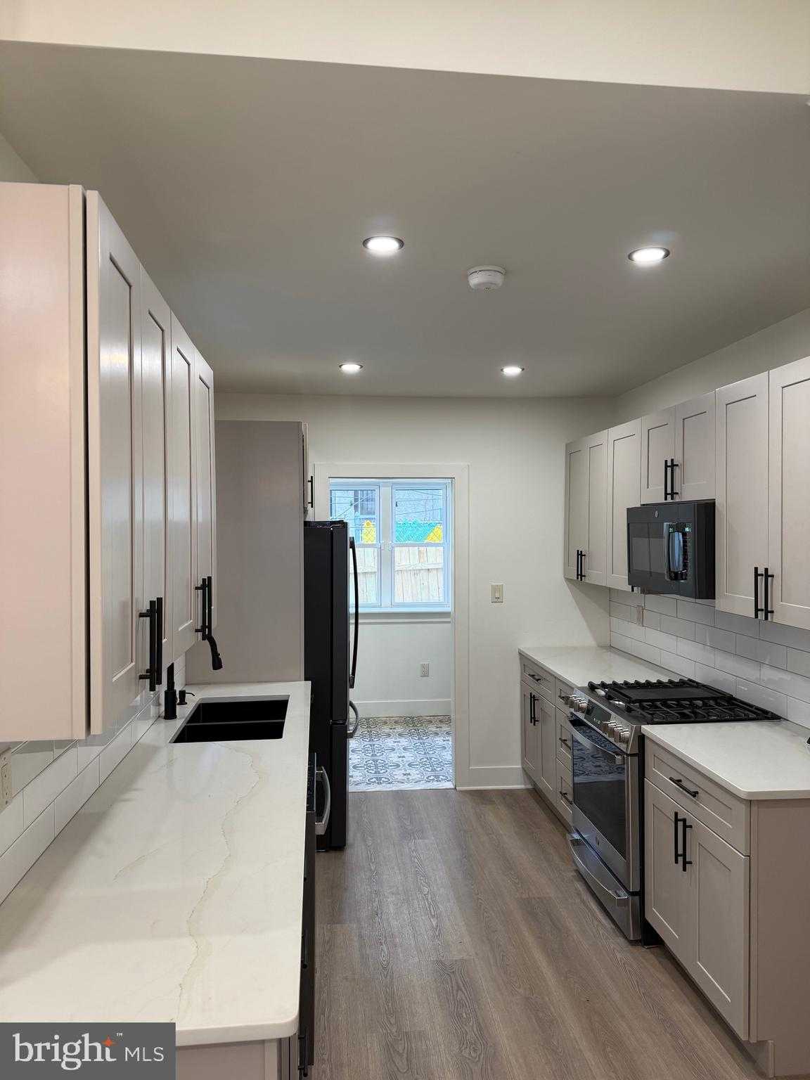 1329 N Dover St photo 7