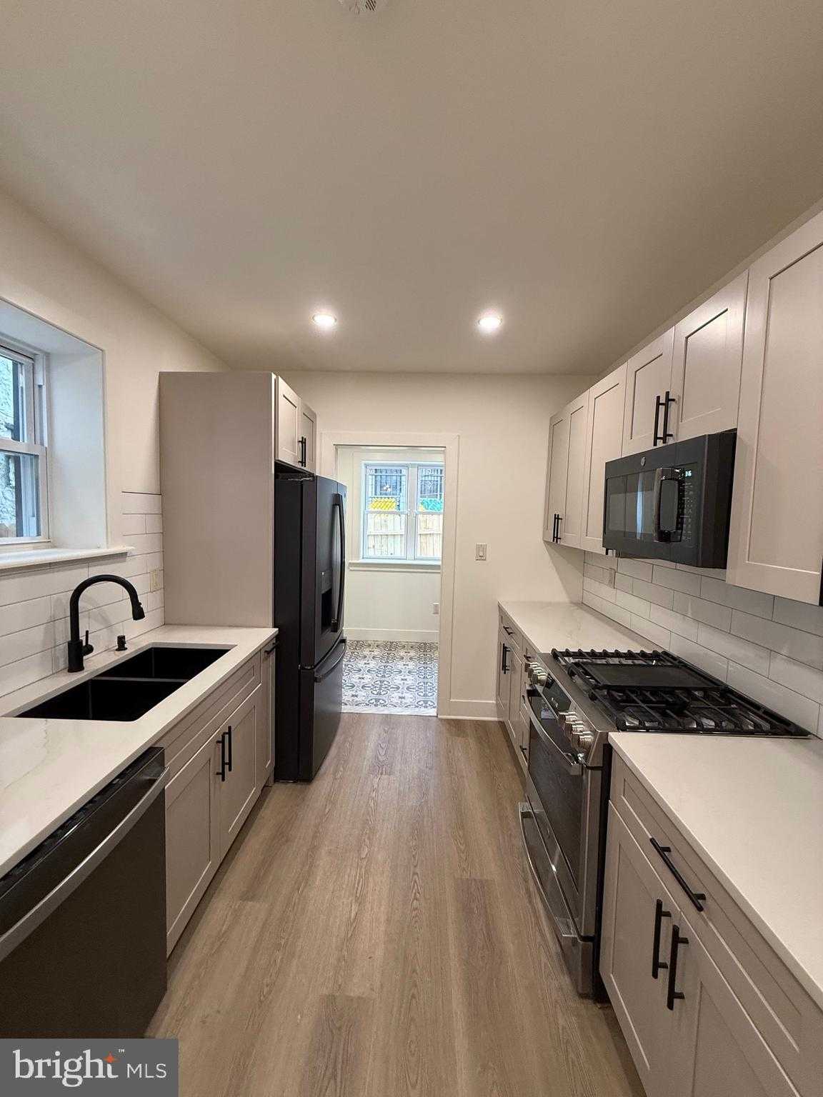 1329 N Dover St photo 8