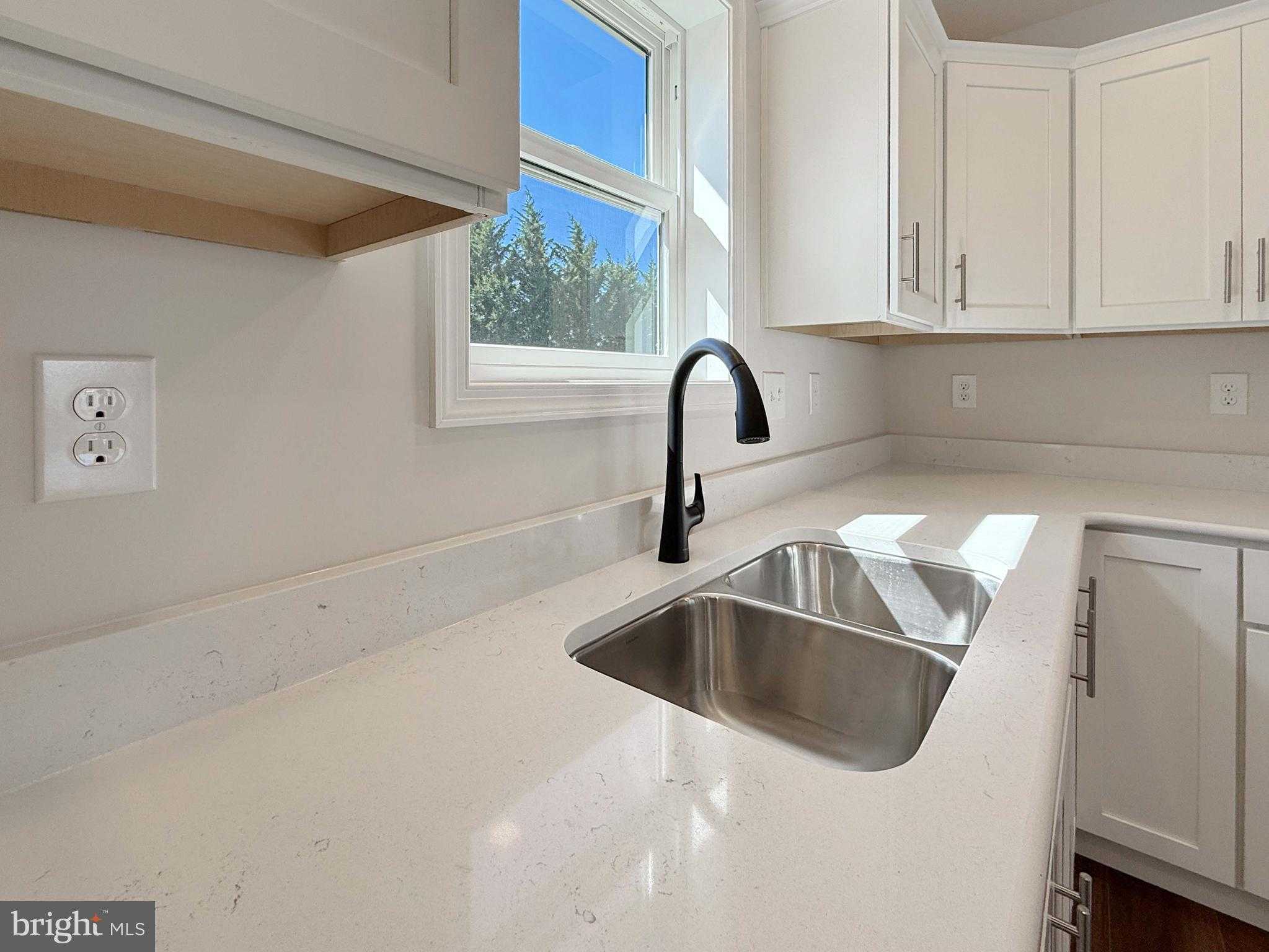 10 Cheltenham Ln photo 6