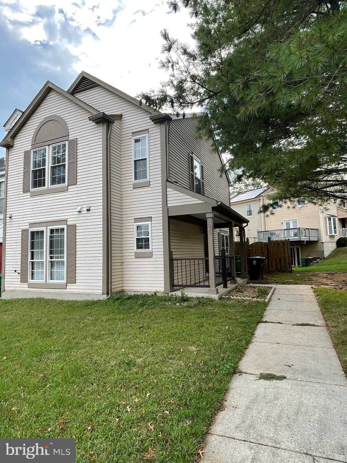 306 Hillside Ter photo 2