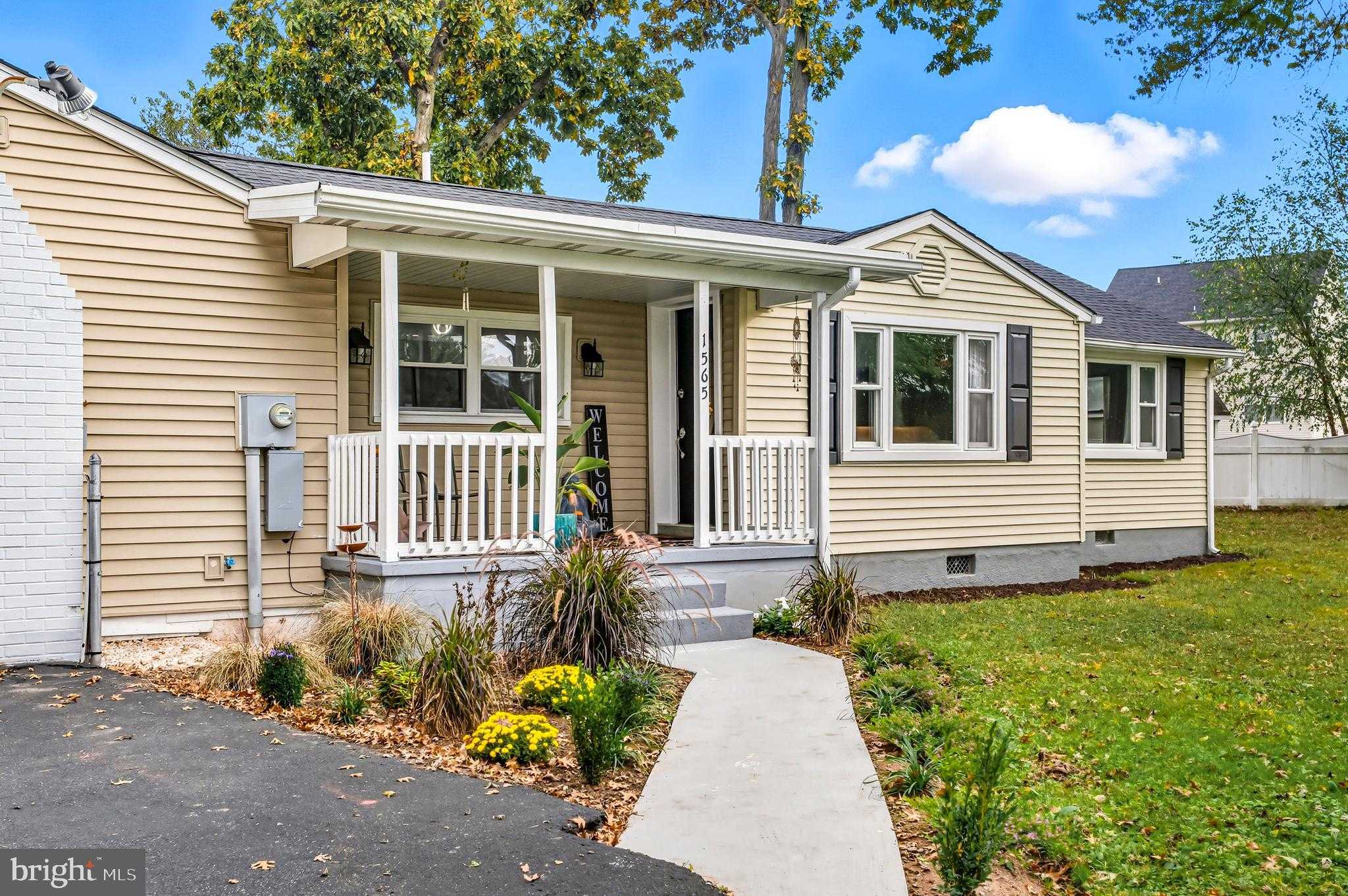 1565 E Philadelphia Ave photo 3