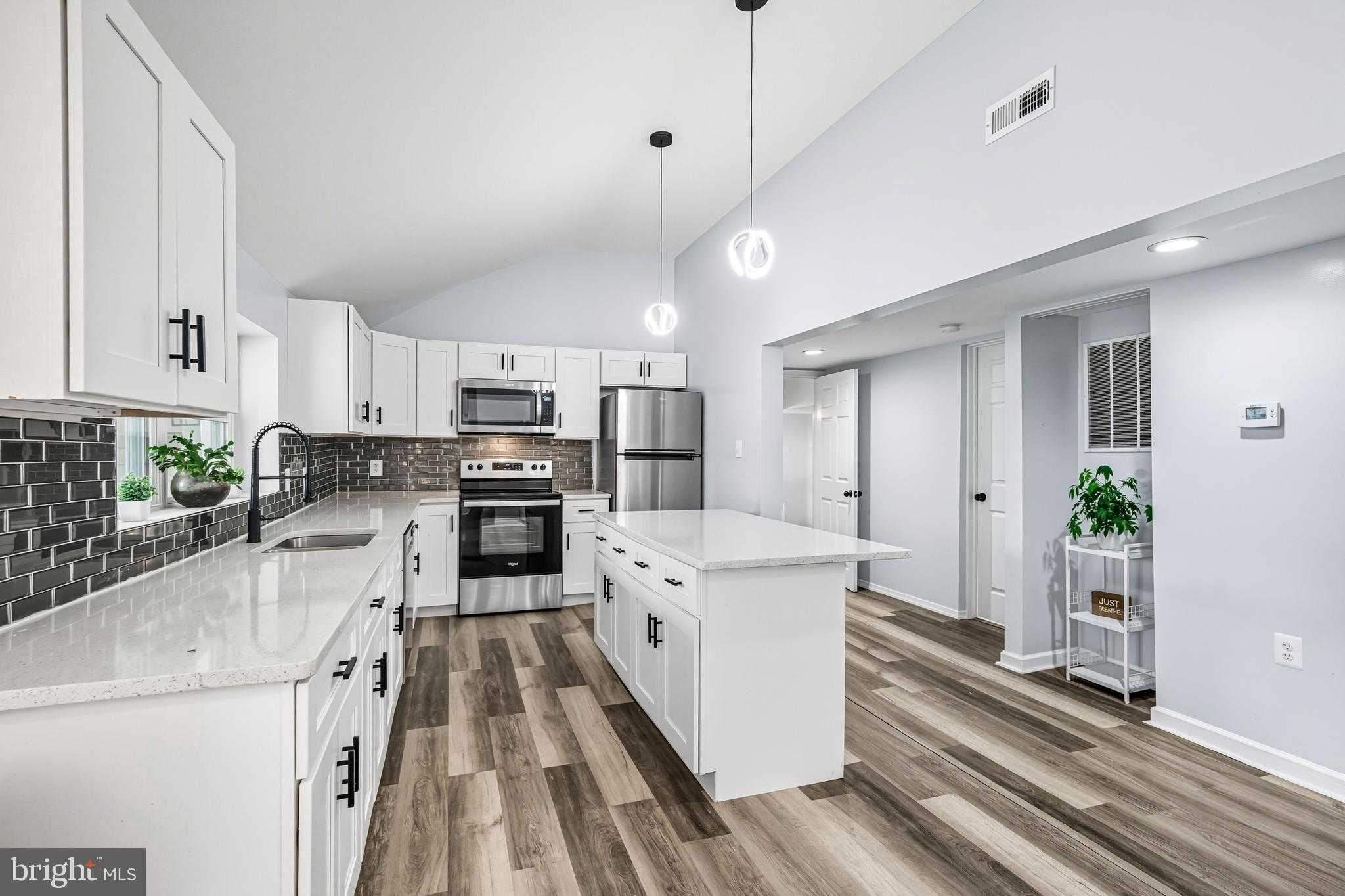 1565 E Philadelphia Ave photo 4