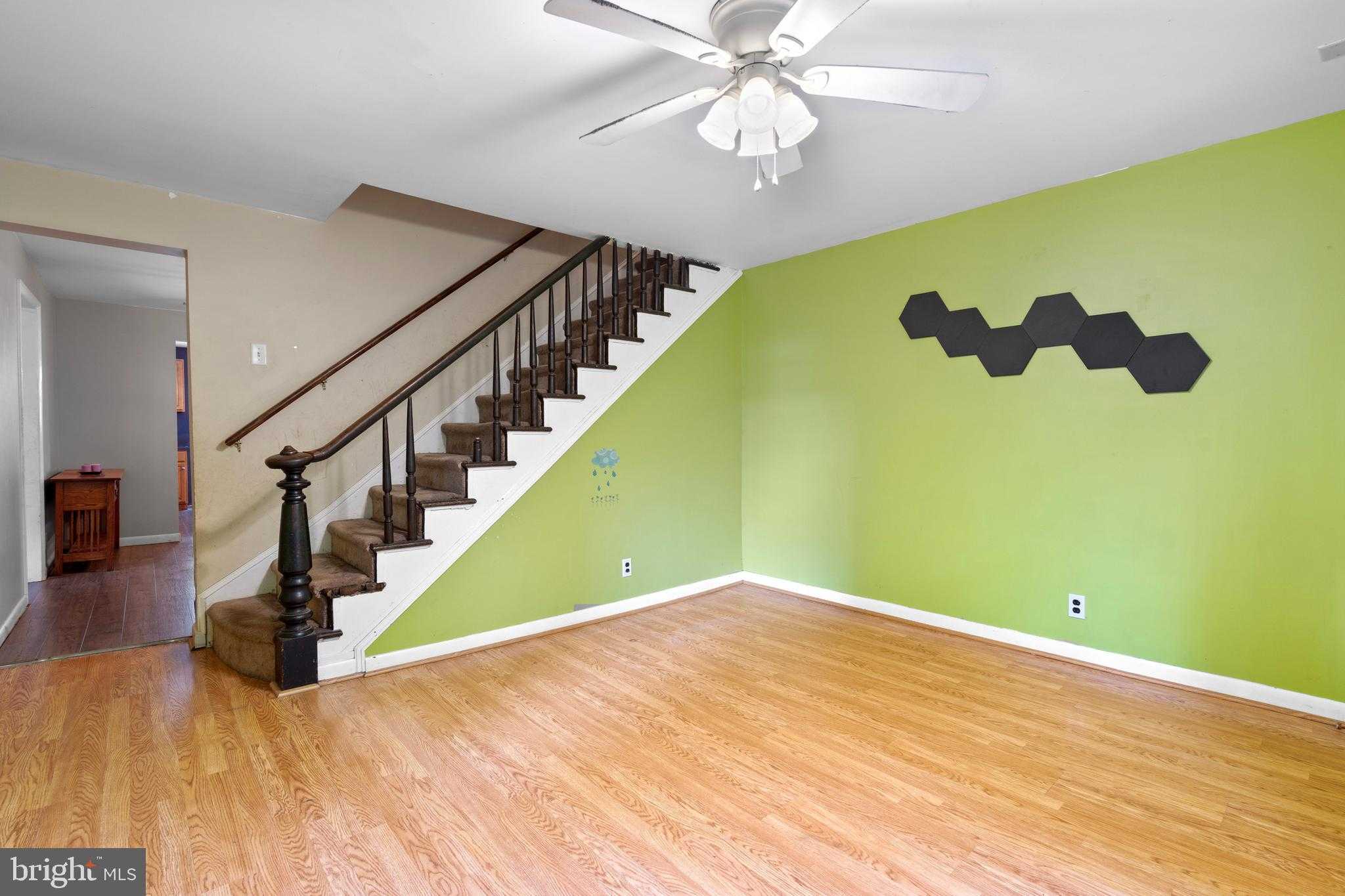 24 Potomac Ave photo 20