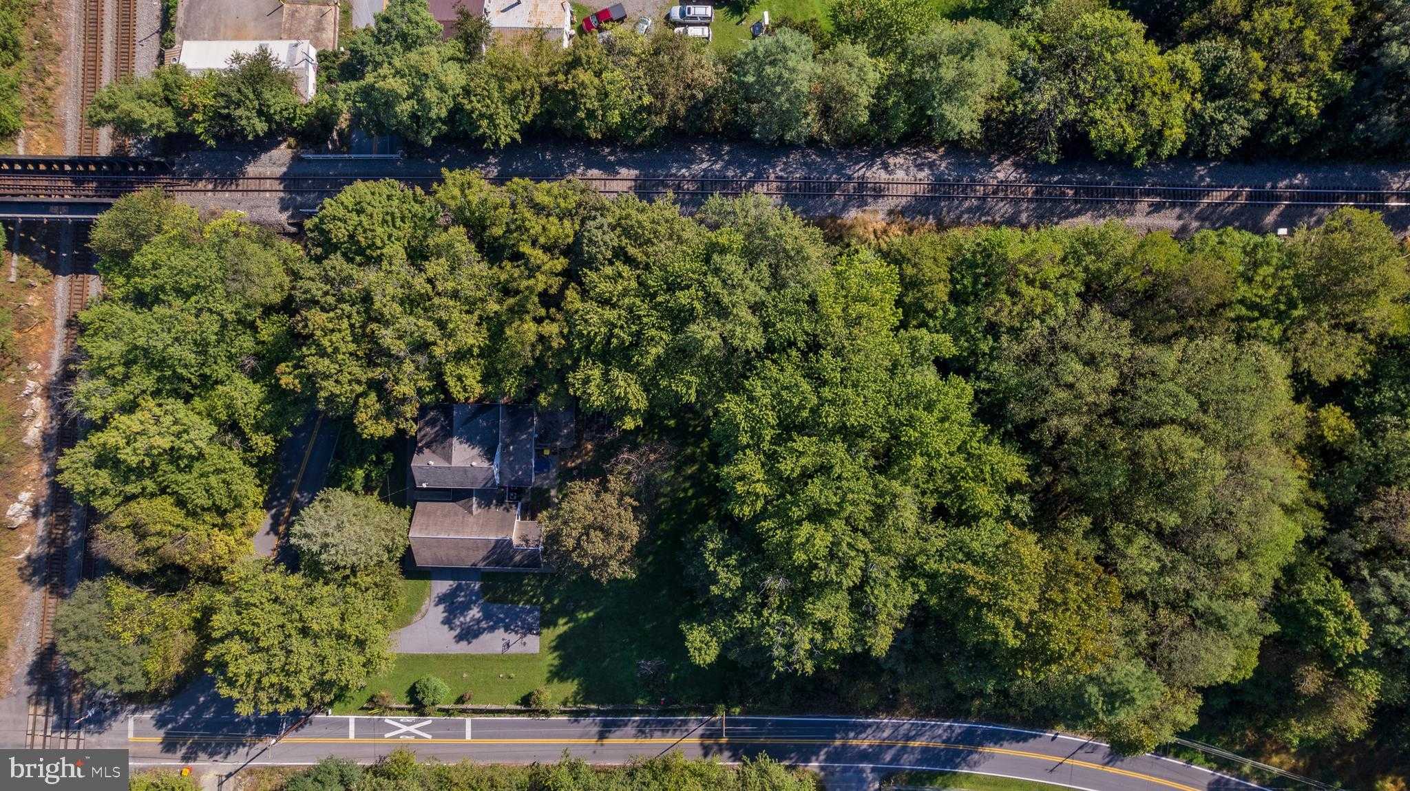 24 Potomac Ave photo 31