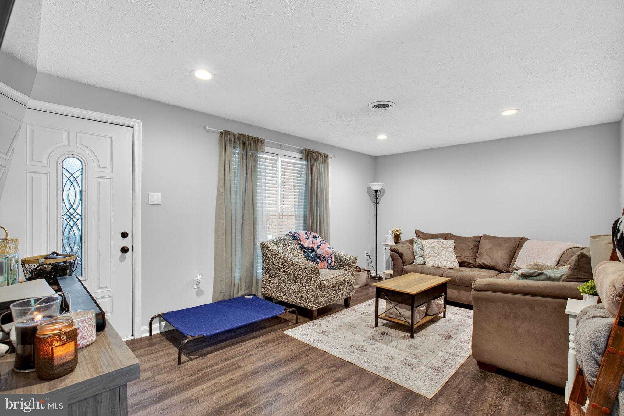 8449 Pine Blvd photo 4