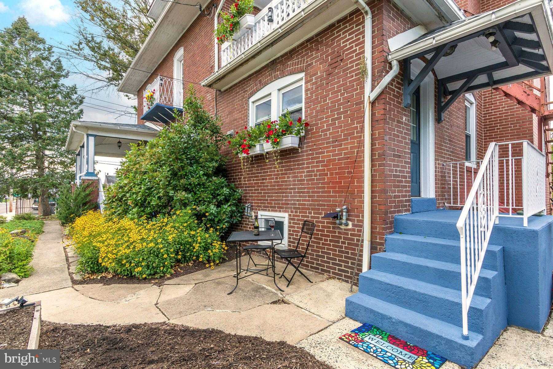 235 E 2nd St photo 9