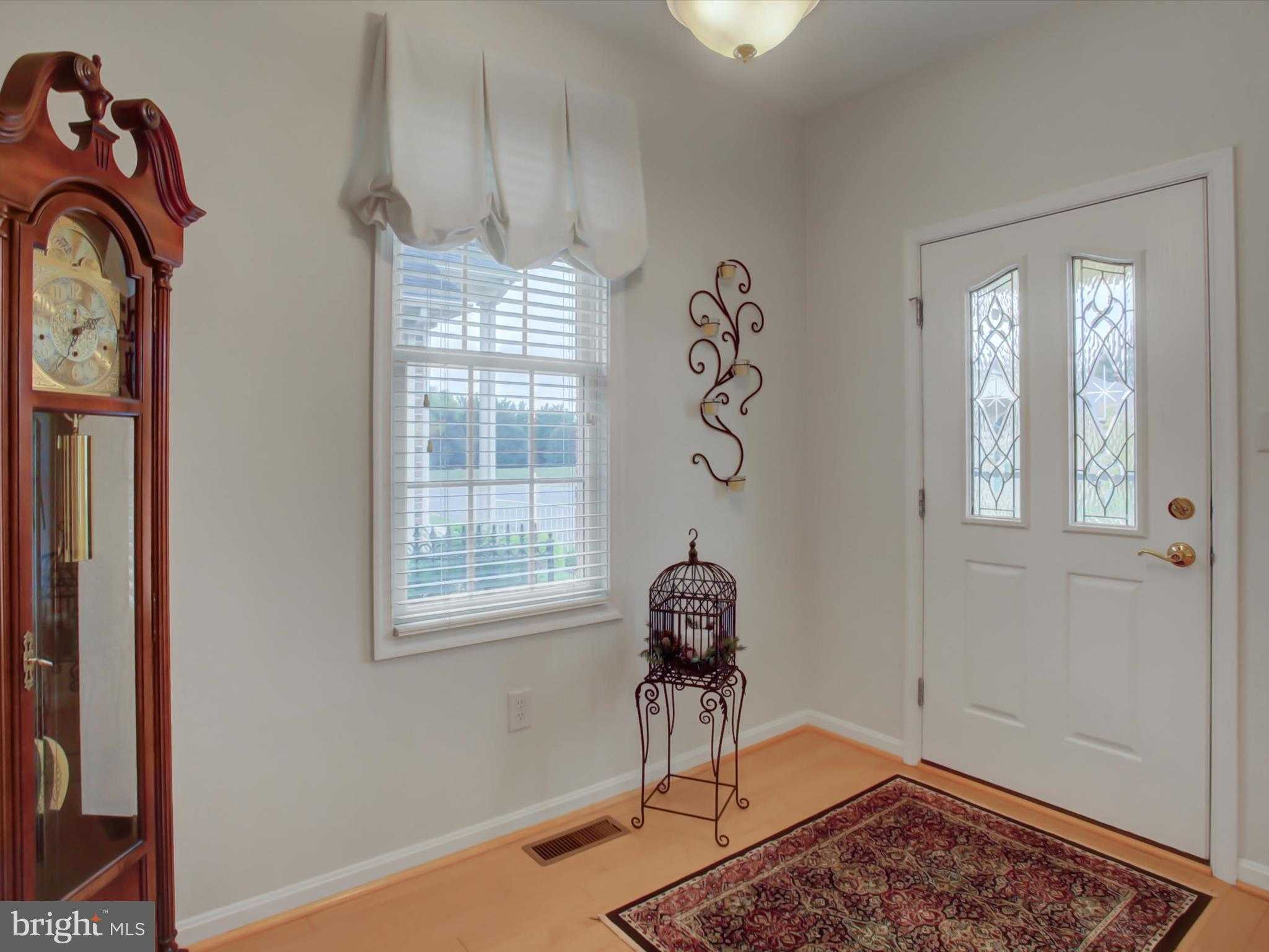 618 Trafalgar Dr photo 4