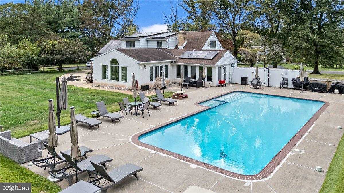 1653 Bridle Path Dr photo 3