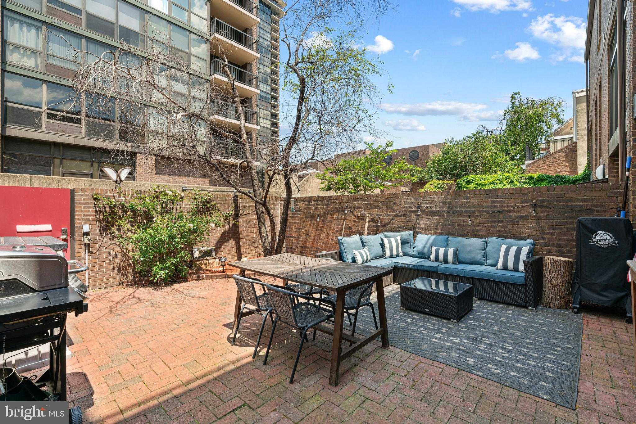 528 Manning Walk # 7 photo 2