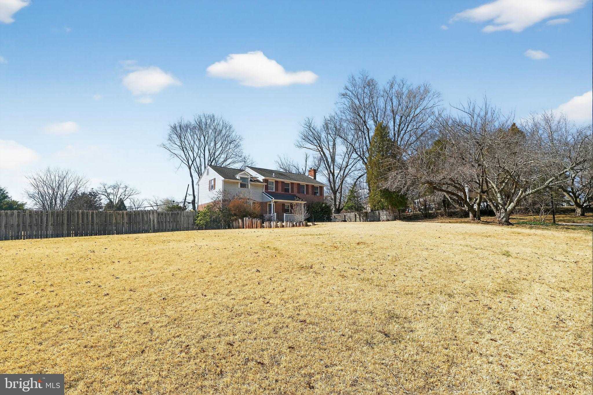 902 Surrey Dr photo 37