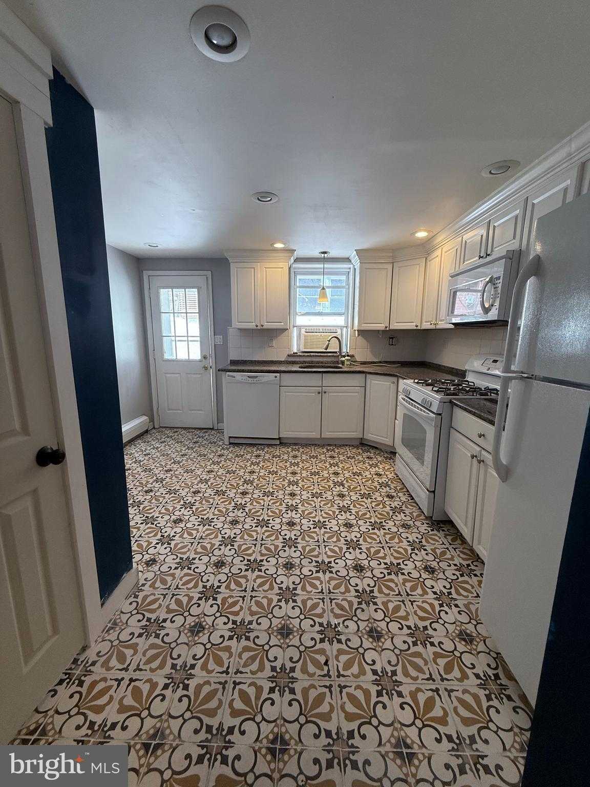 913 League St photo 9