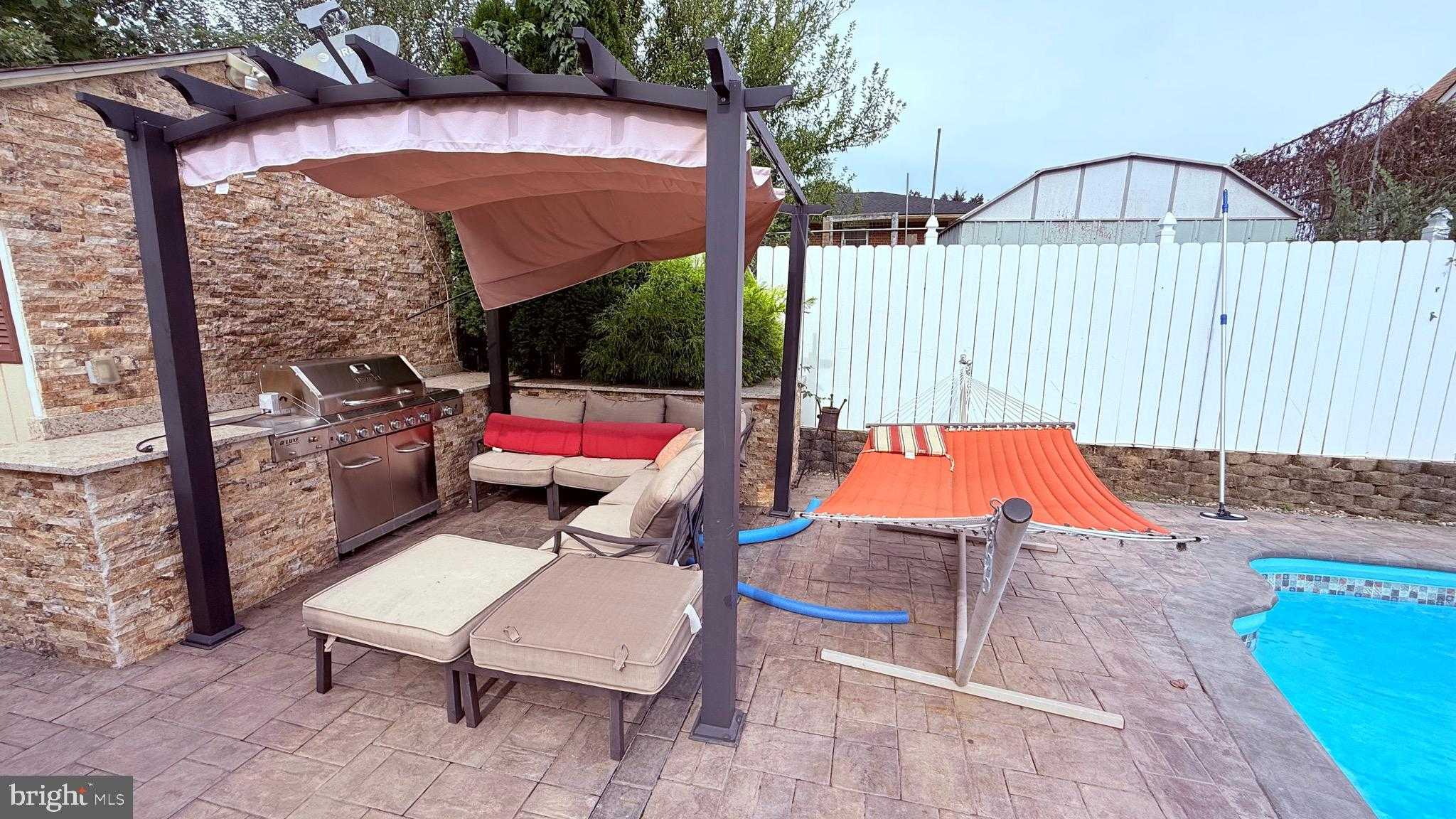 8905 Springview Rd photo 63