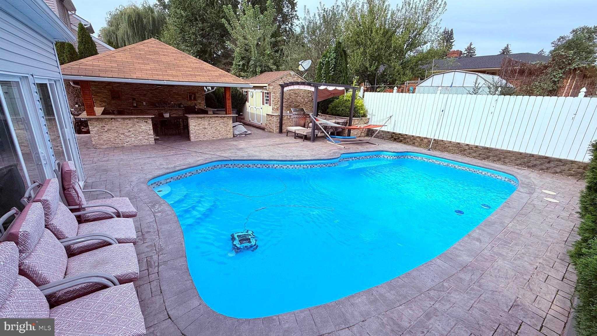 8905 Springview Rd photo 67