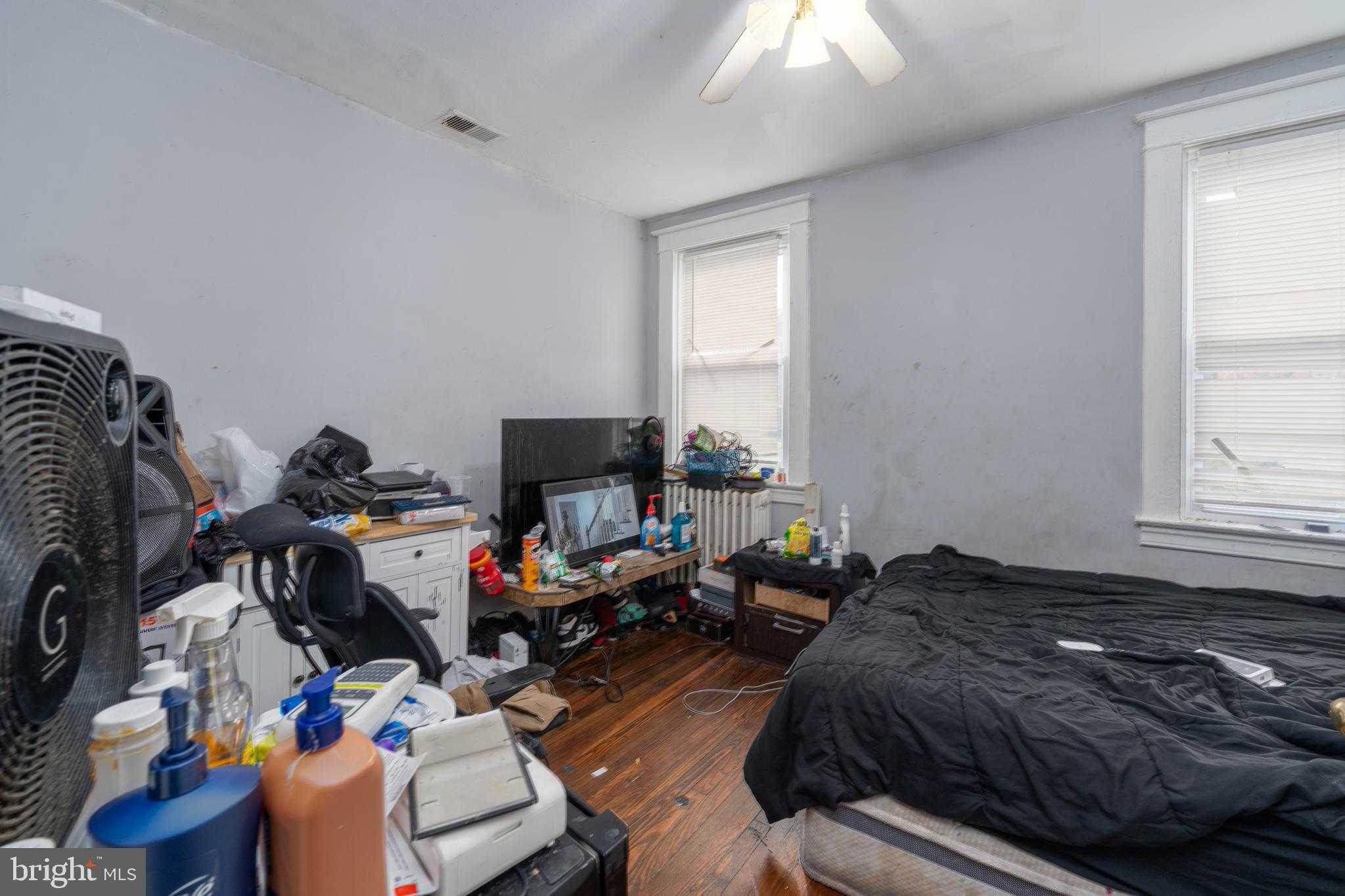 3215 Phelps Ln photo 5