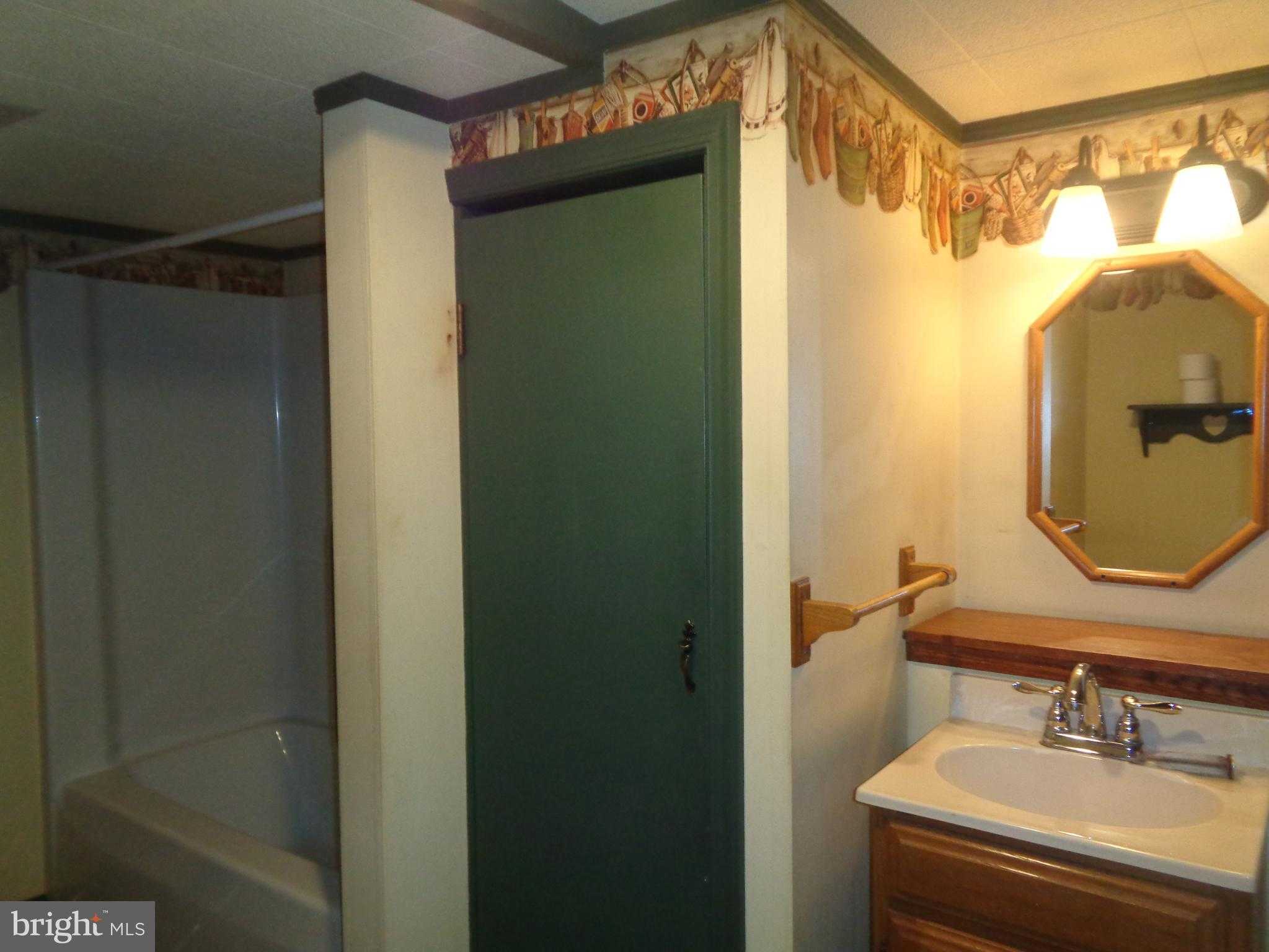 4 Waterfront St photo 6