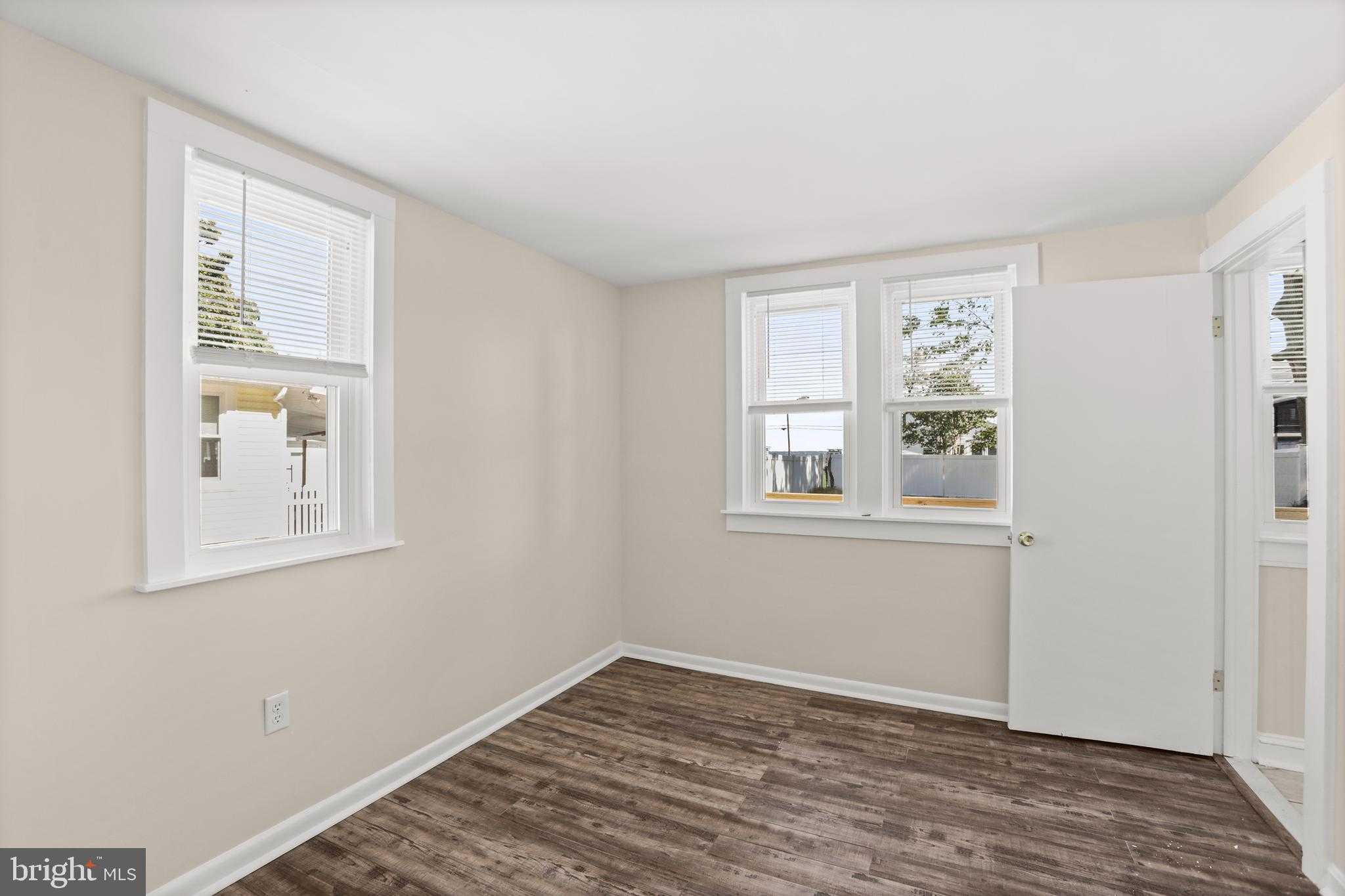 1212 Lossing Ave photo 20