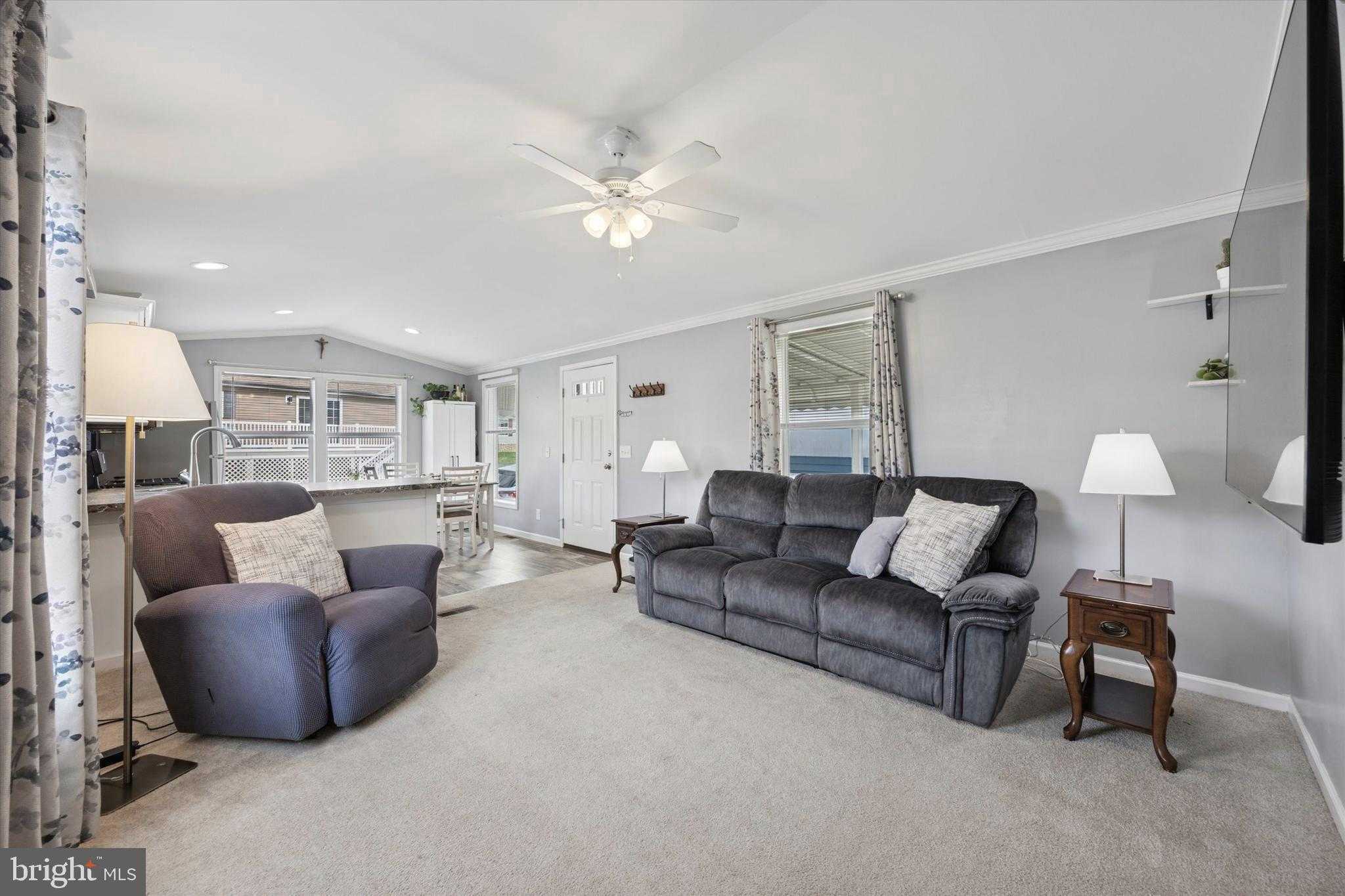 8 Travelo Ln photo 4