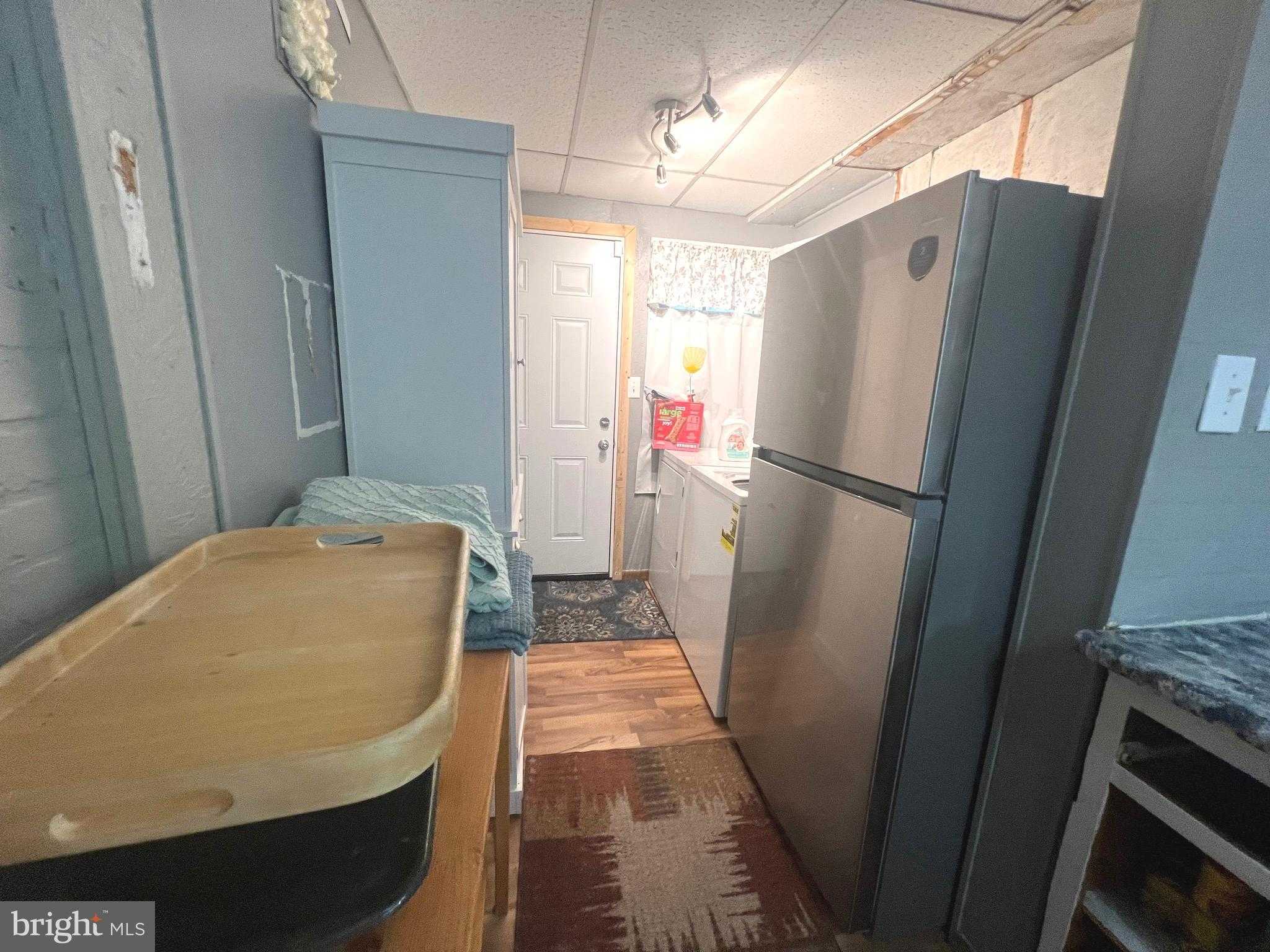 323 Richmond St photo 18